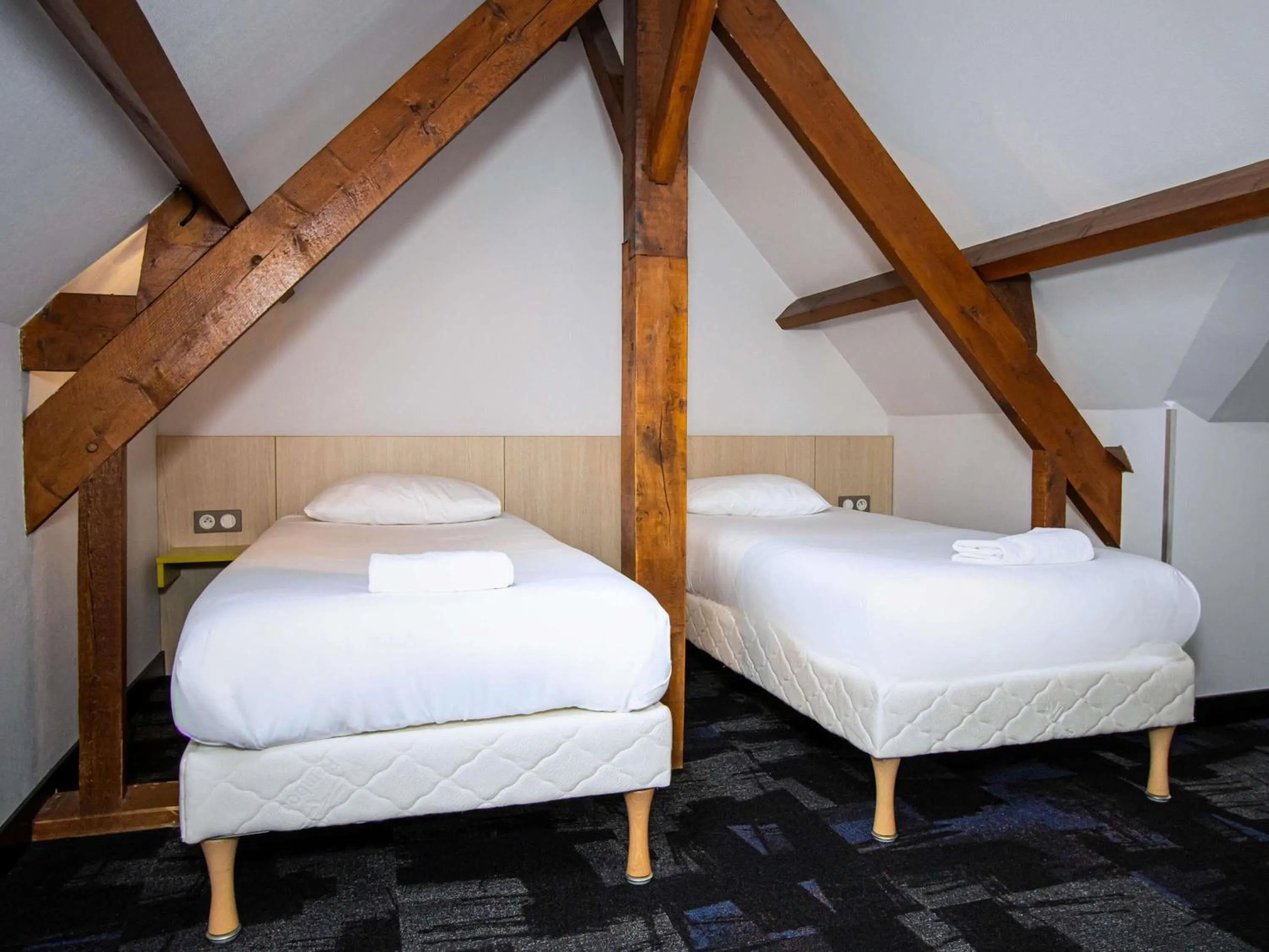 Bedroom, Bed in ibis Styles Honfleur Centre Historique