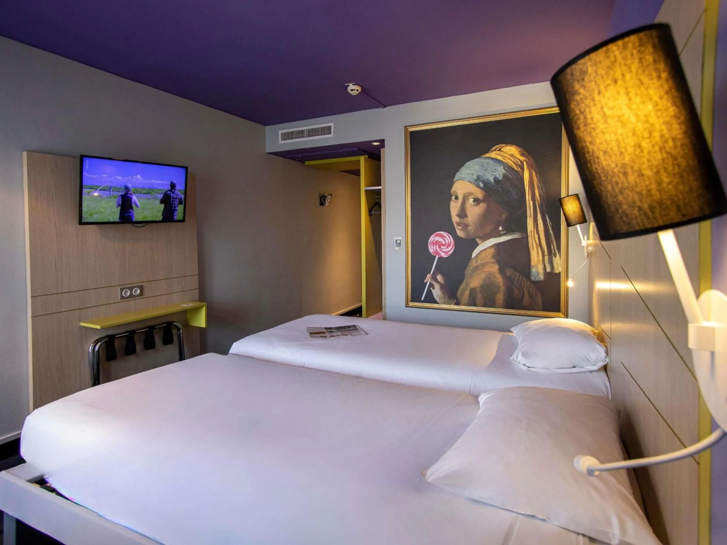 Bedroom, Bed in ibis Styles Honfleur Centre Historique