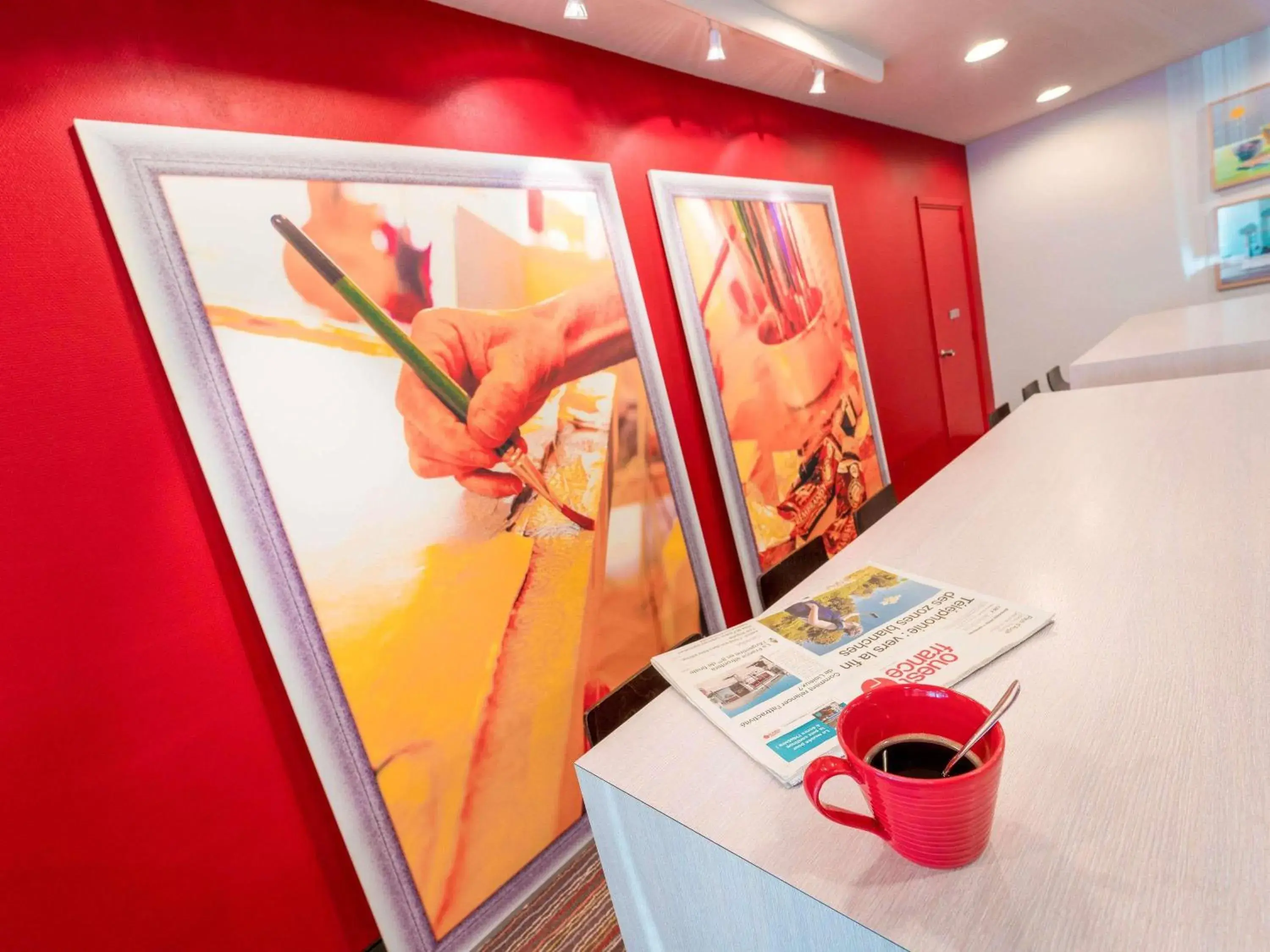 Lounge or bar in ibis Styles Honfleur Centre Historique Lounge or bar in ibis Styles Honfleur Centre Historique