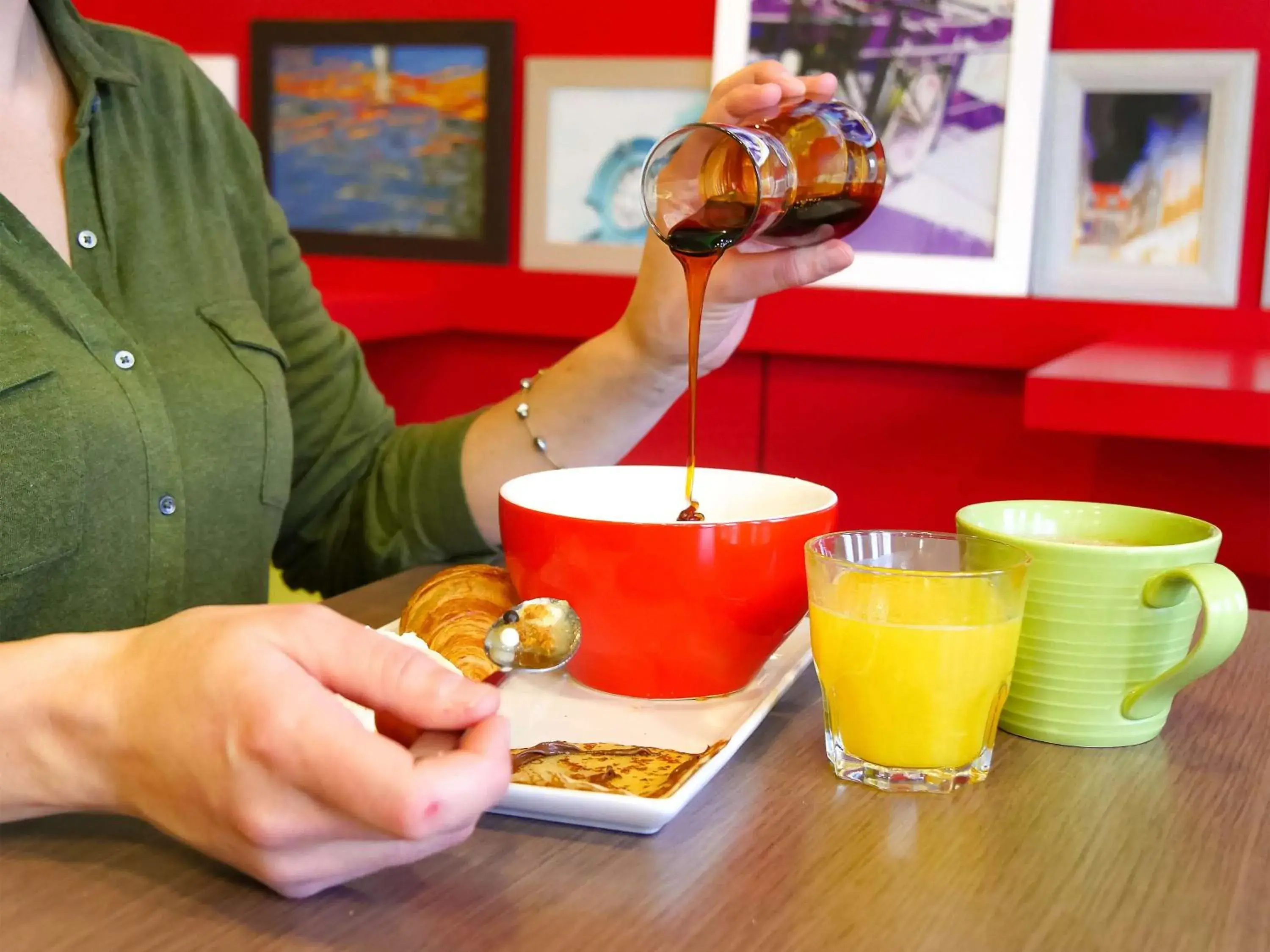 Restaurant/places to eat in ibis Styles Honfleur Centre Historique Restaurant/places to eat in ibis Styles Honfleur Centre Historique