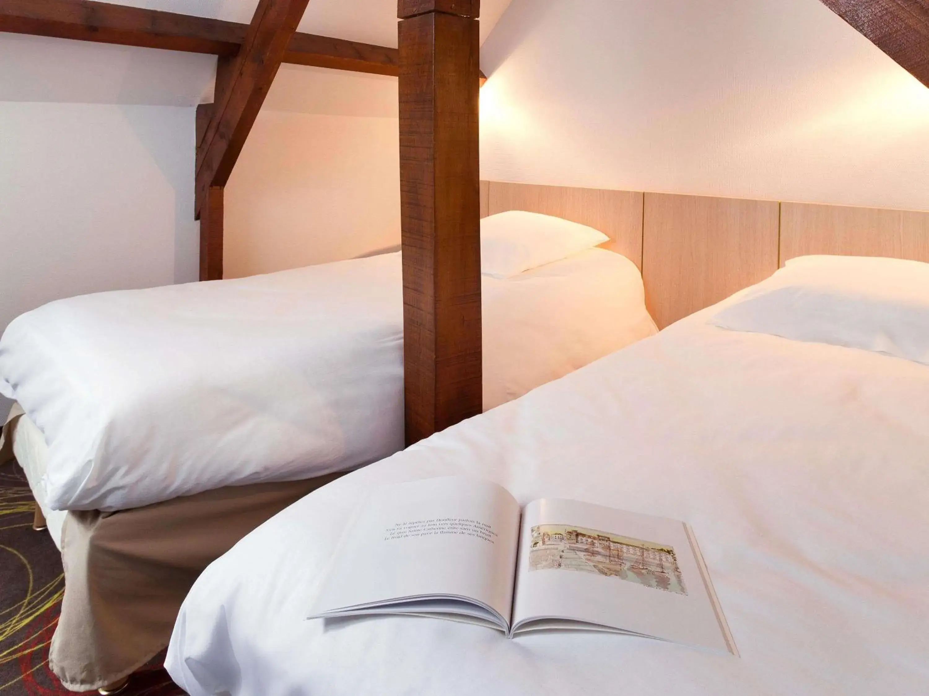 Bedroom, Bed in ibis Styles Honfleur Centre Historique Bedroom, Bed in ibis Styles Honfleur Centre Historique