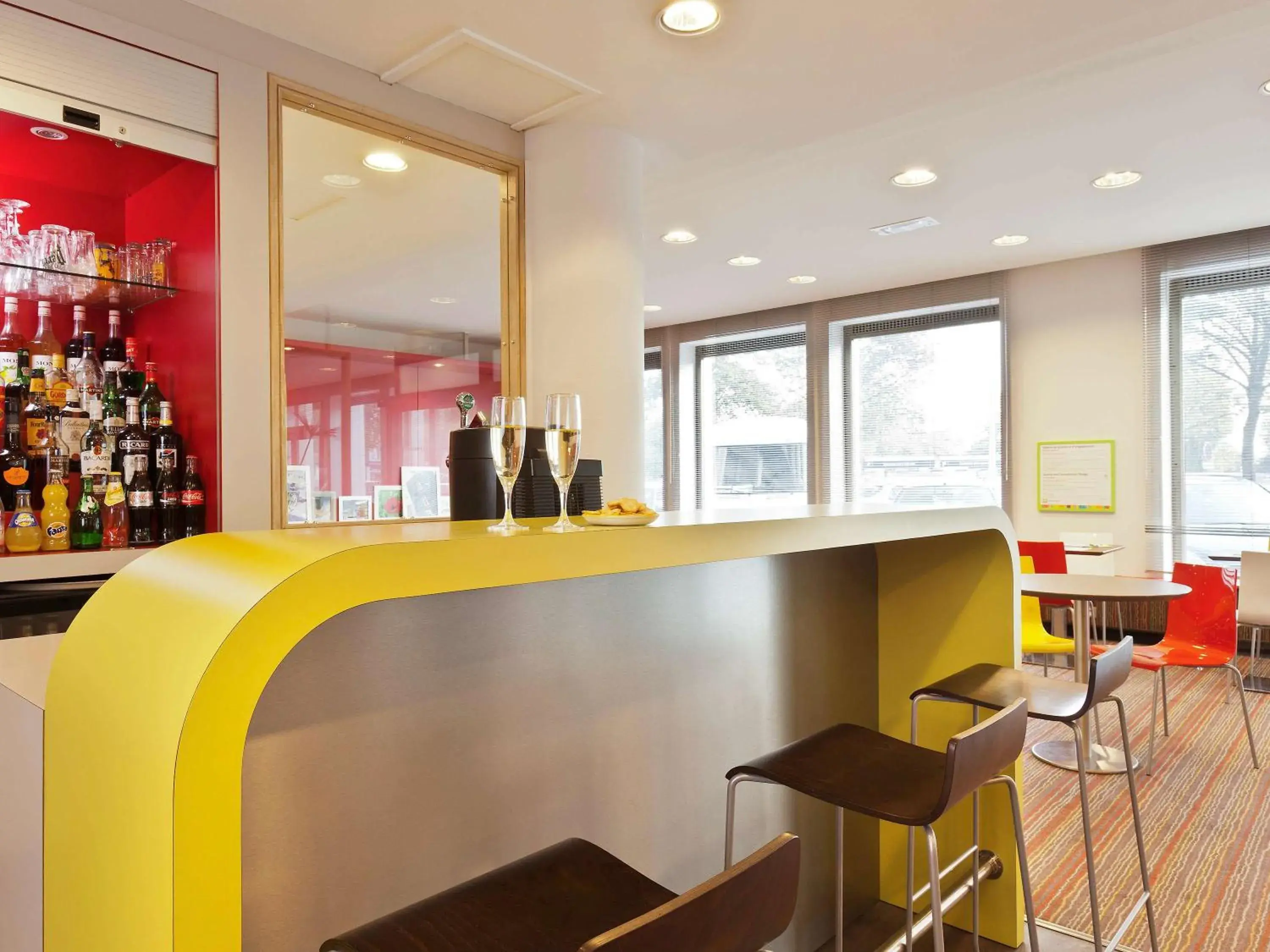 Lounge or bar in ibis Styles Honfleur Centre Historique Lounge or bar in ibis Styles Honfleur Centre Historique