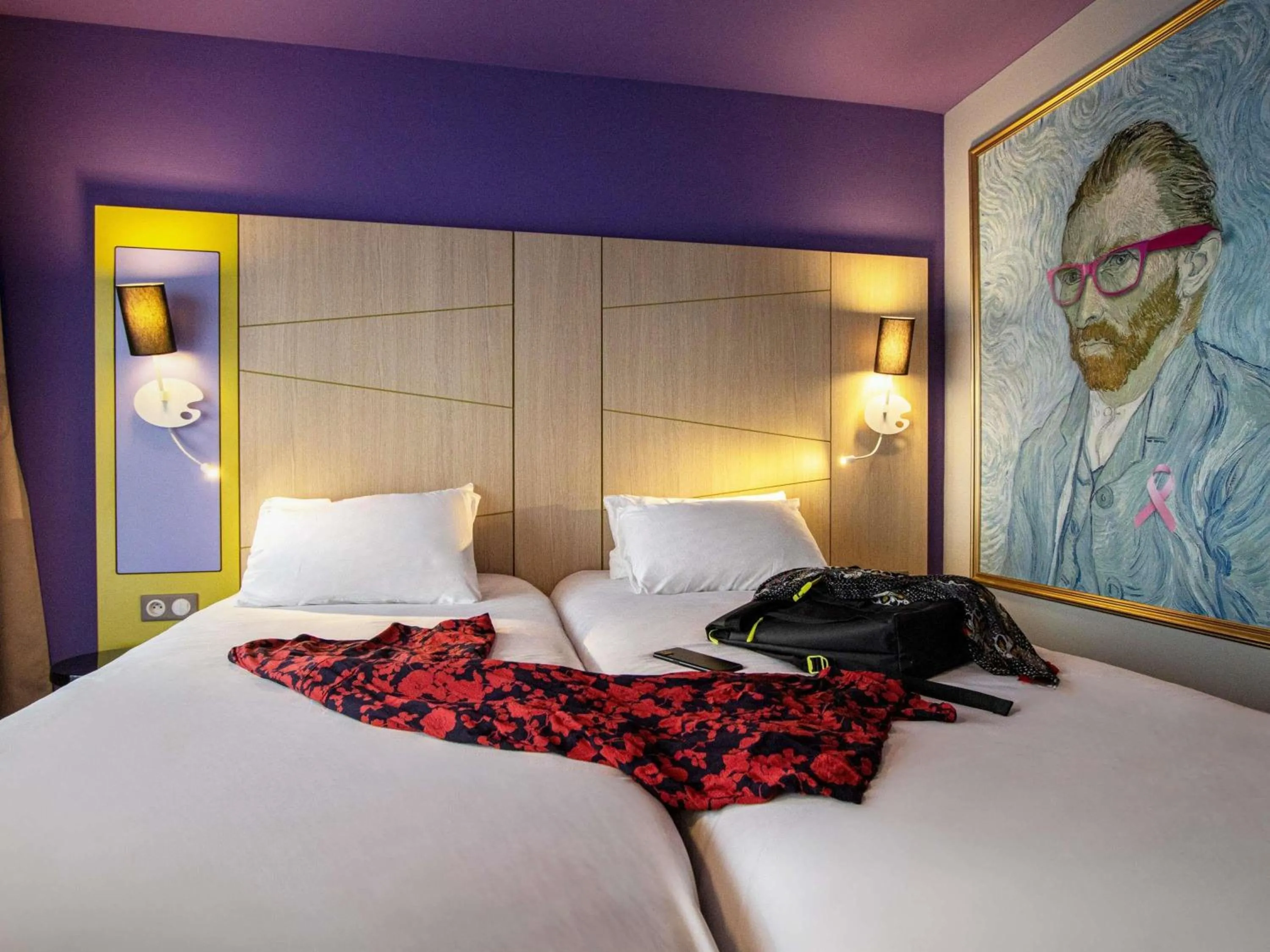 Bedroom, Bed in ibis Styles Honfleur Centre Historique