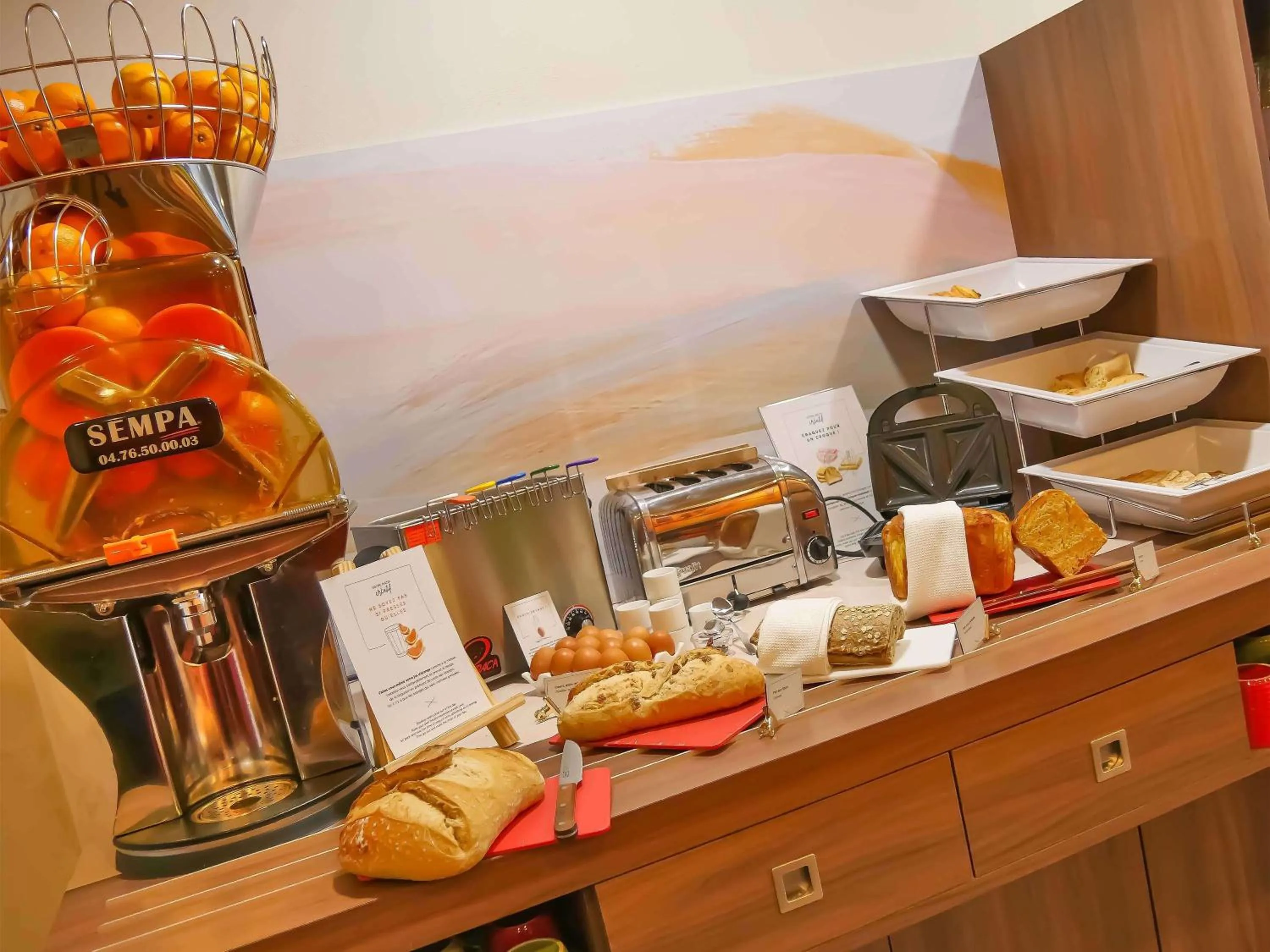 Restaurant/places to eat in ibis Styles Honfleur Centre Historique