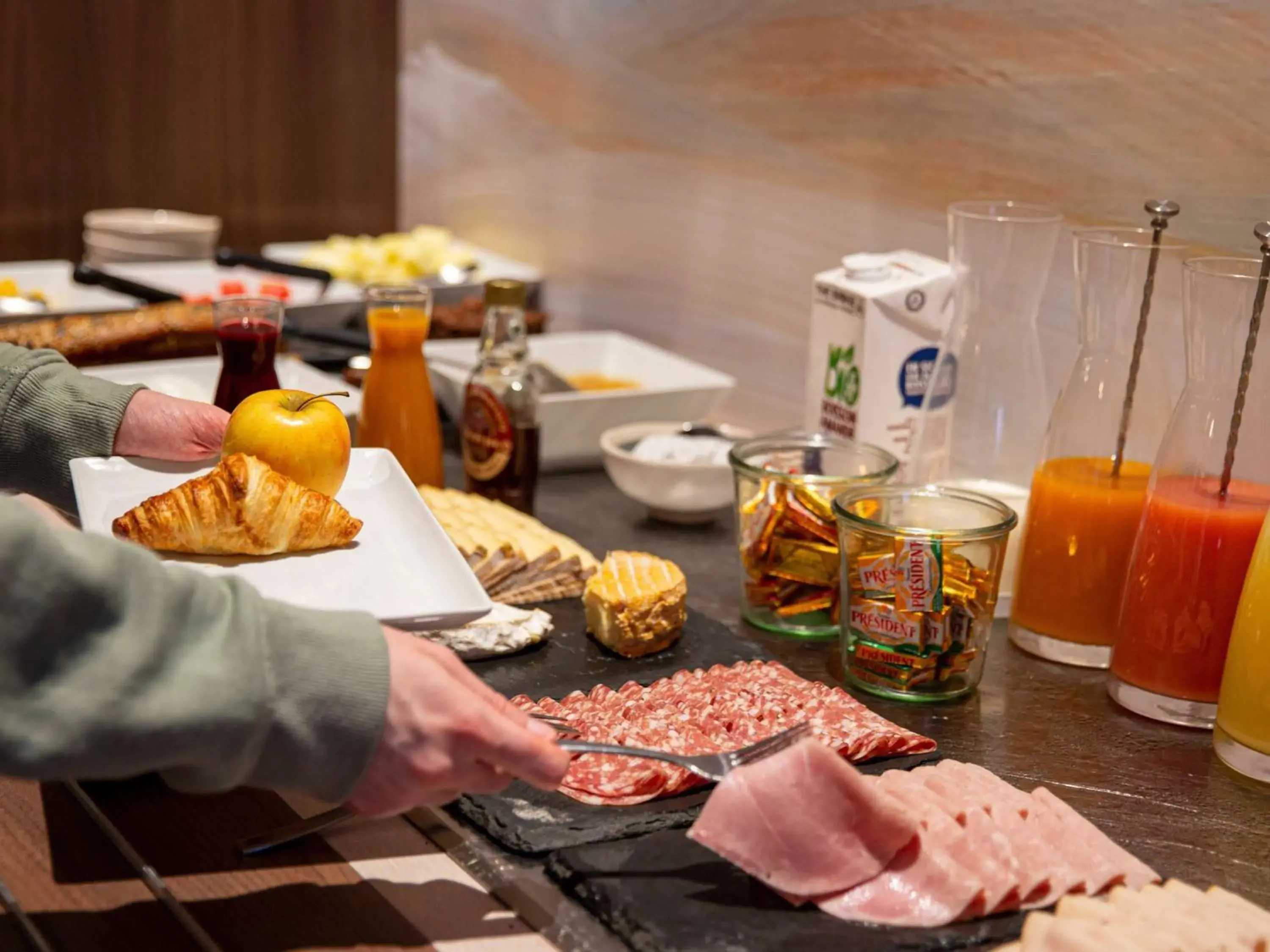 Breakfast in ibis Styles Honfleur Centre Historique Breakfast in ibis Styles Honfleur Centre Historique