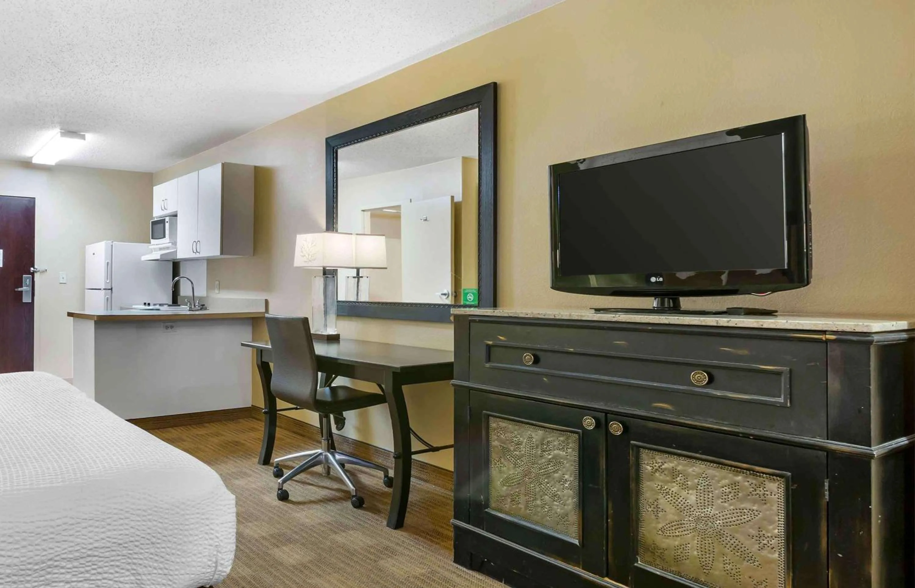 Bedroom, Bed in Extended Stay America Suites - Albuquerque - Rio Rancho