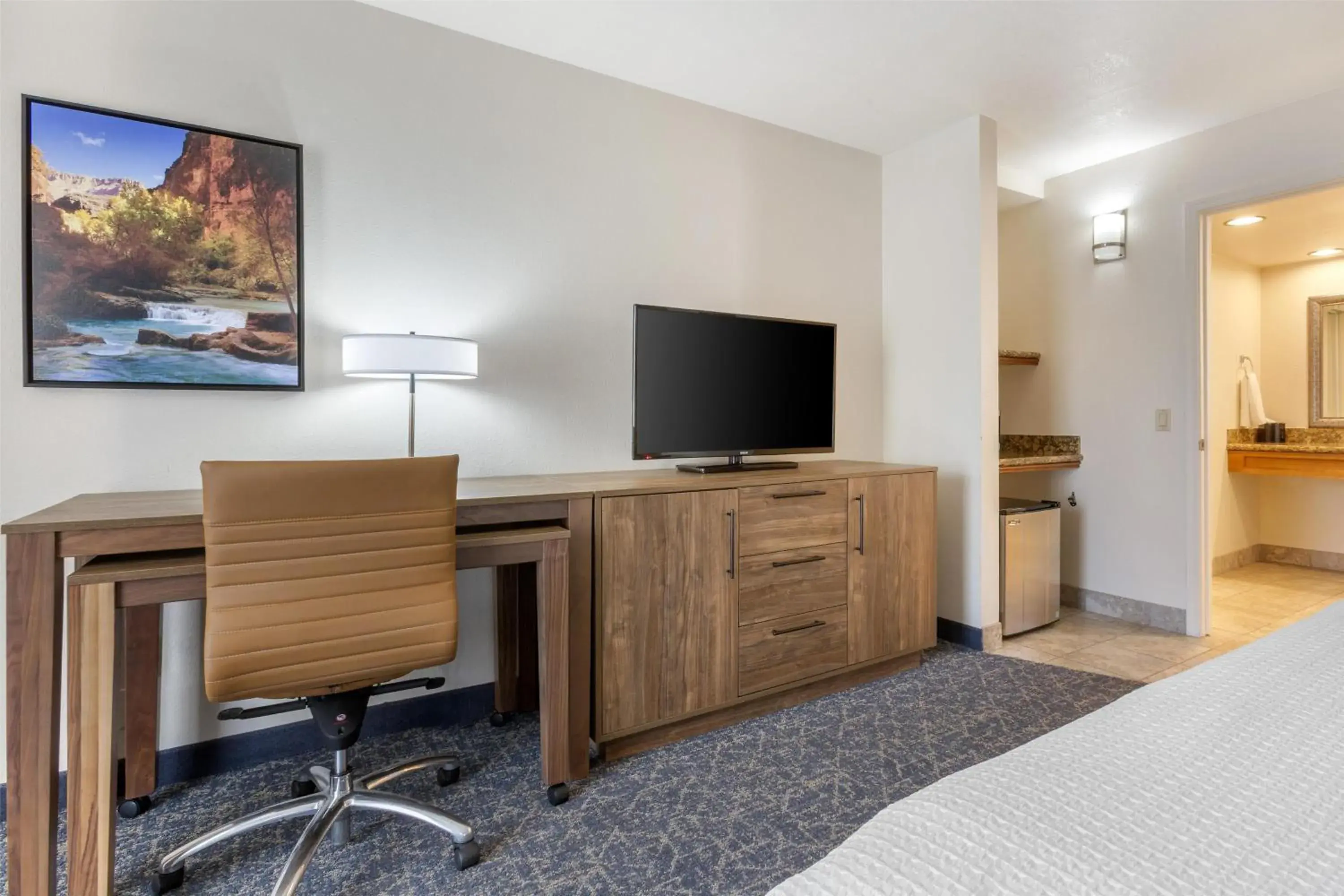 Bedroom in Best Western Plus A Wayfarer's Inn & Suites Bedroom in Best Western Plus A Wayfarer's Inn & Suites