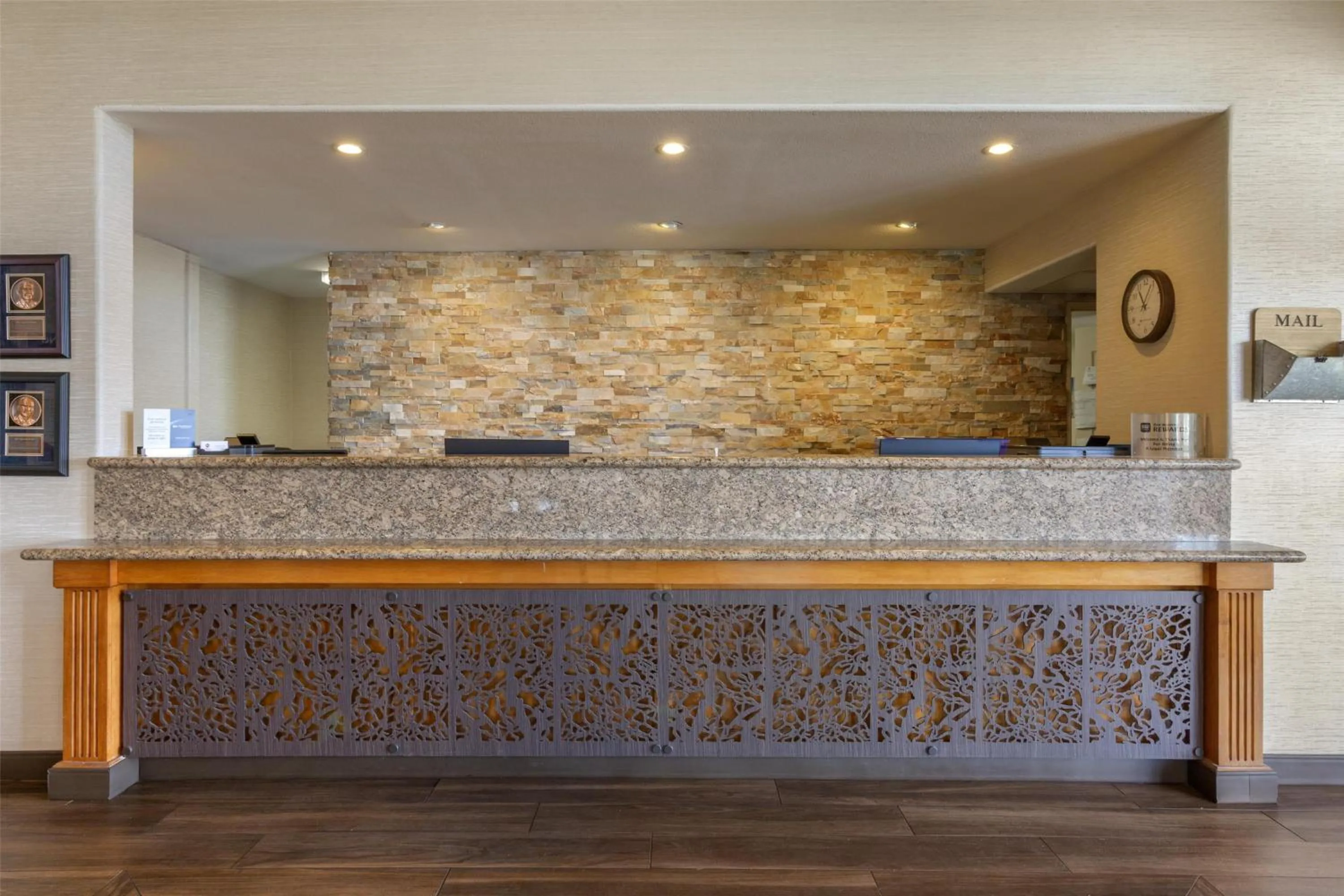 Lobby or reception in Best Western Plus A Wayfarer's Inn & Suites