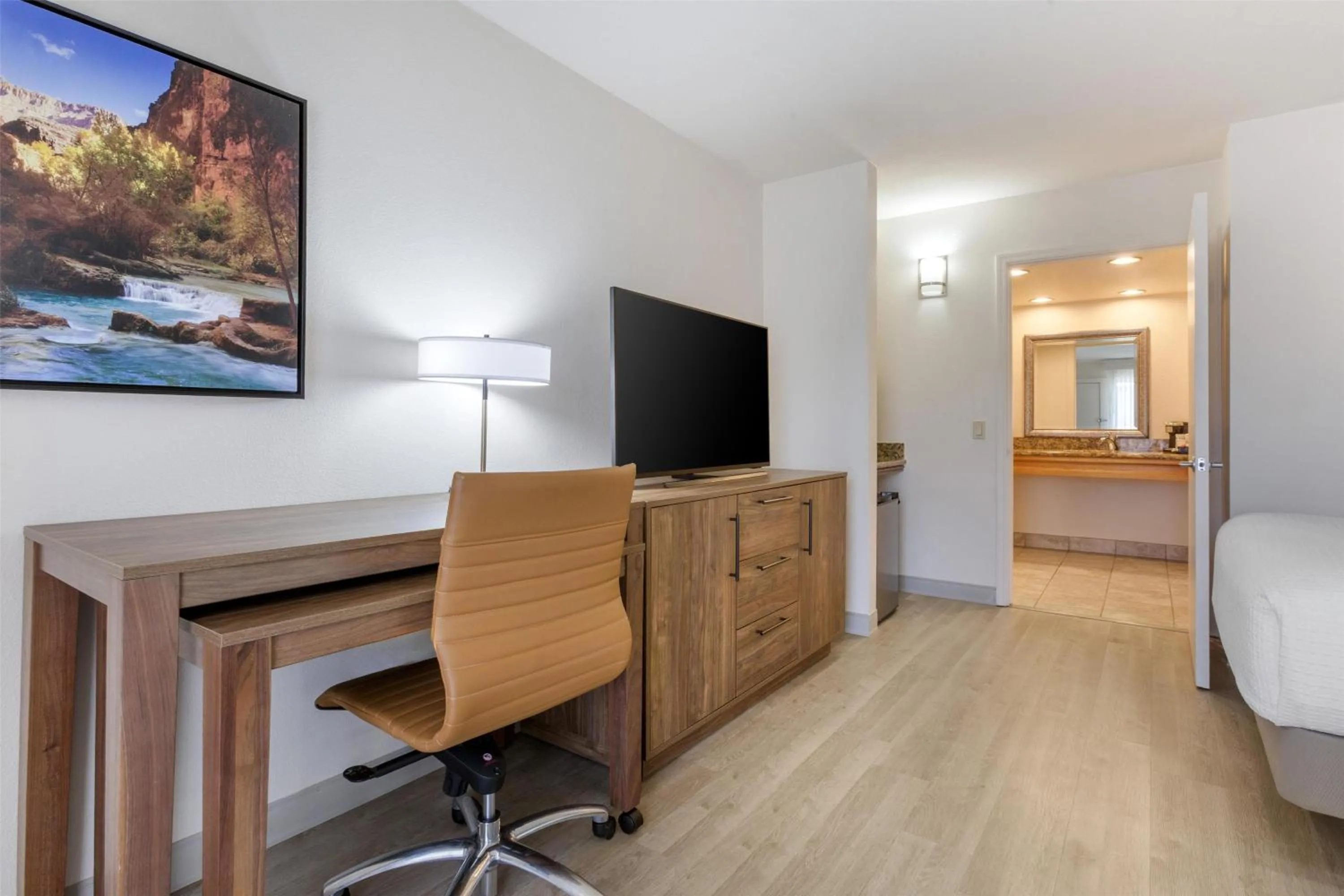 Bedroom in Best Western Plus A Wayfarer's Inn & Suites