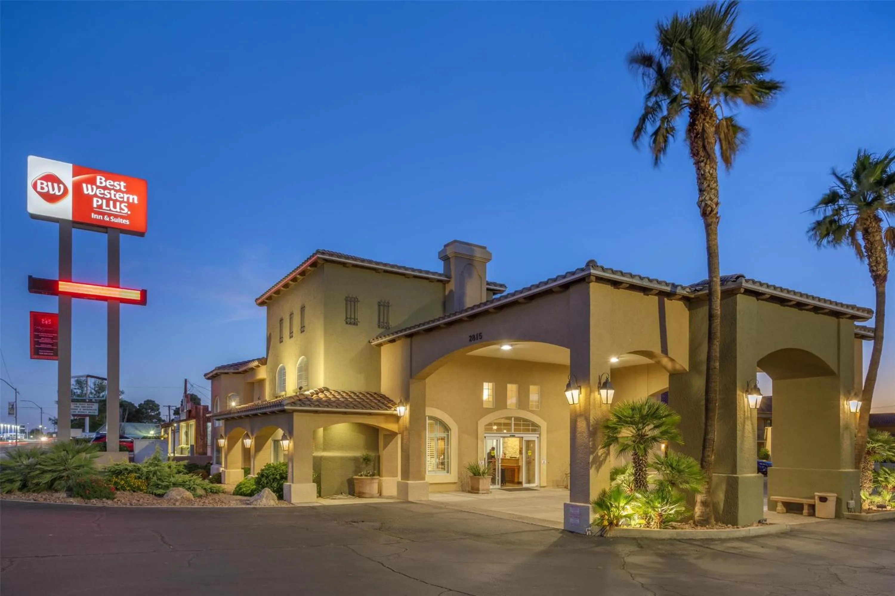 Property building in Best Western Plus A Wayfarer's Inn & Suites