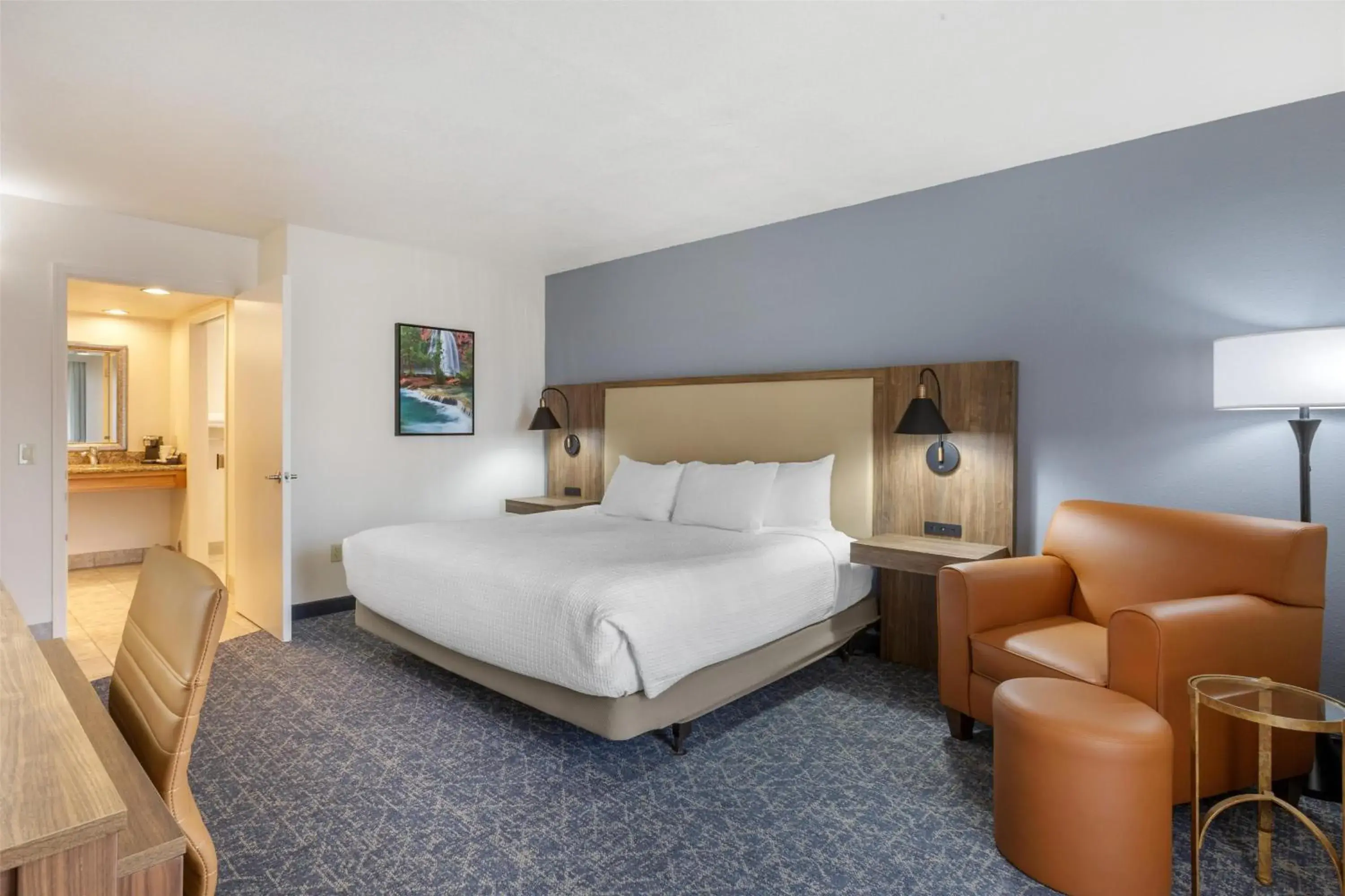 Bedroom, Bed in Best Western Plus A Wayfarer's Inn & Suites Bedroom, Bed in Best Western Plus A Wayfarer's Inn & Suites