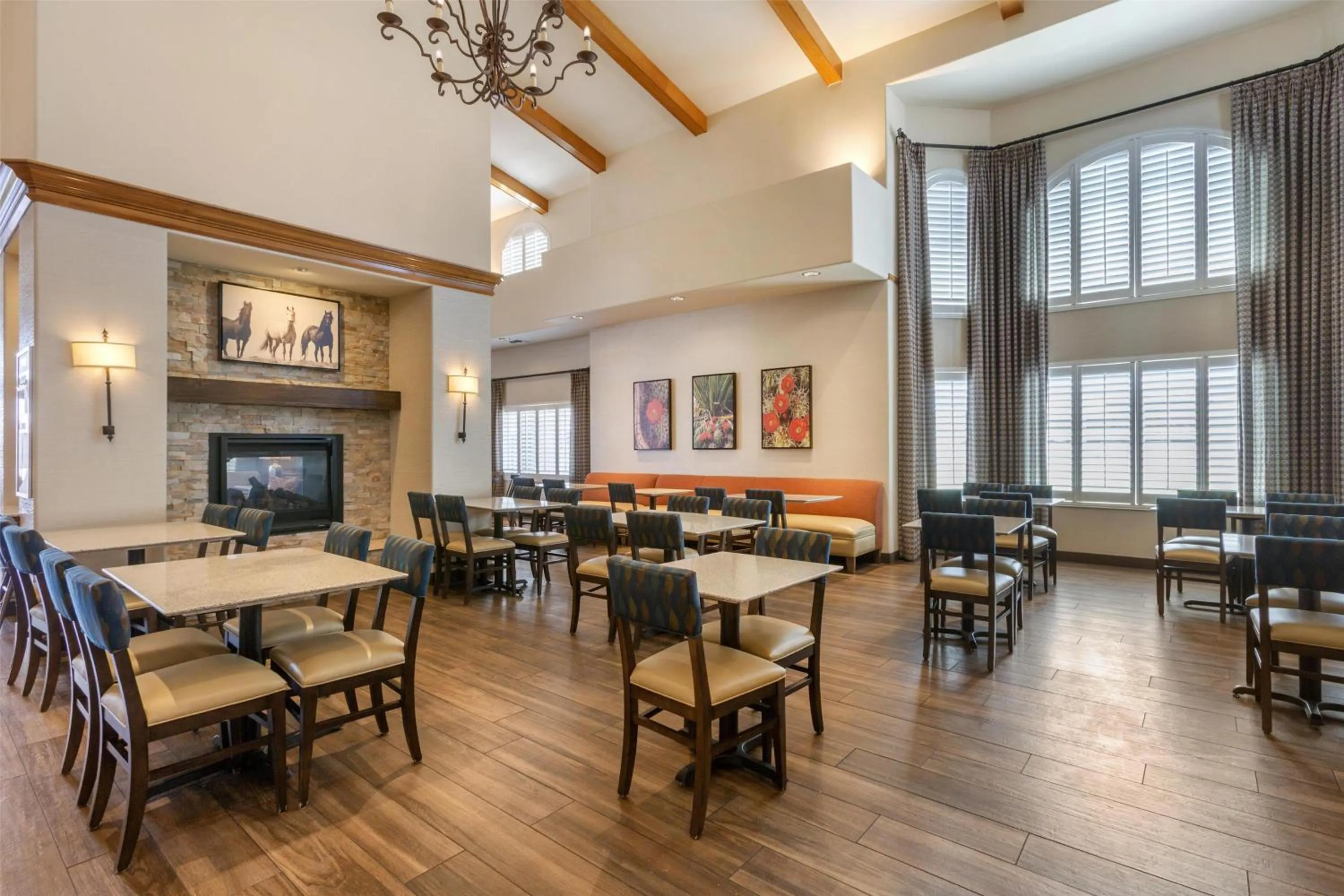 Breakfast in Best Western Plus A Wayfarer's Inn & Suites