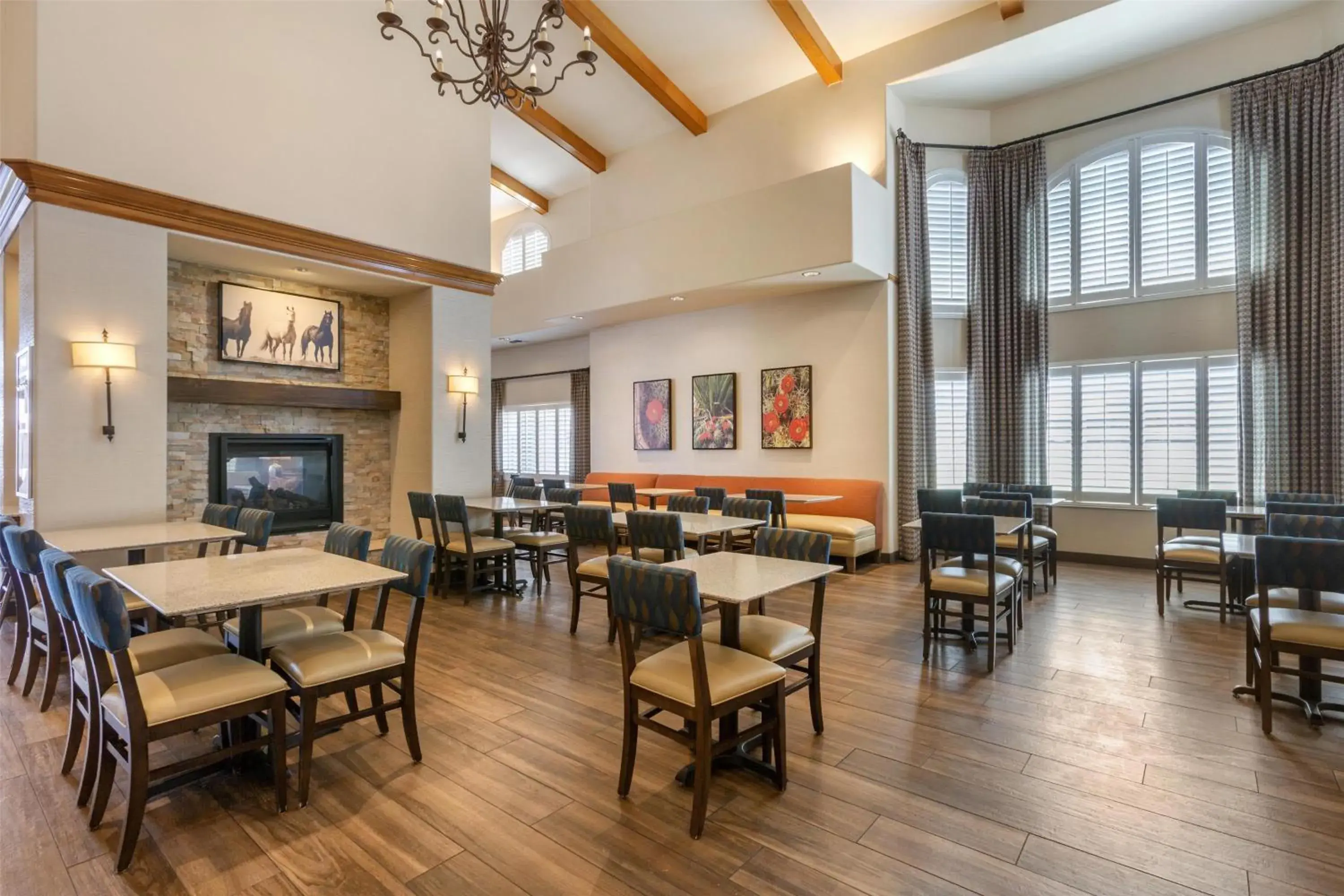 Breakfast in Best Western Plus A Wayfarer's Inn & Suites Breakfast in Best Western Plus A Wayfarer's Inn & Suites