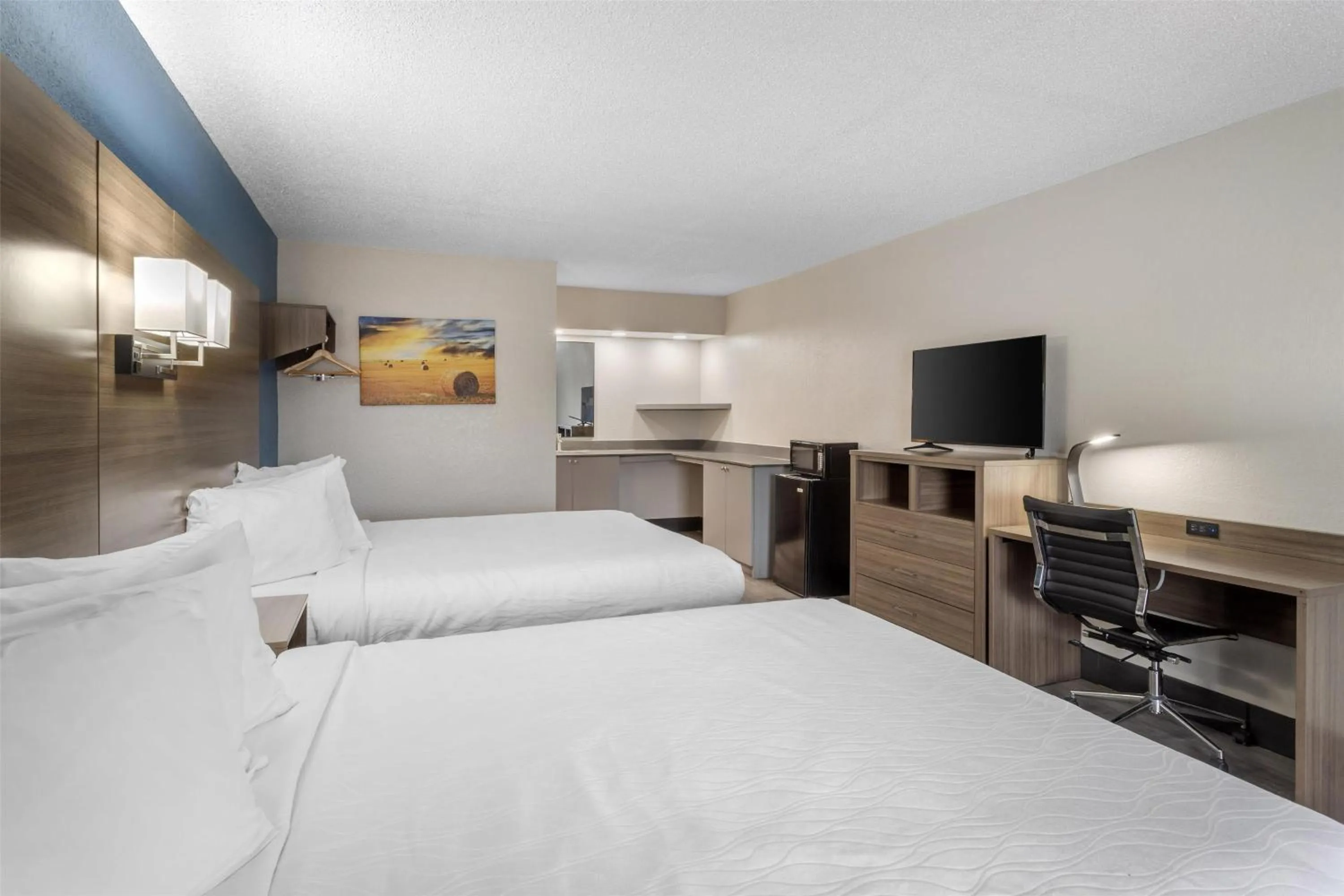 TV and multimedia in SureStay by Best Western Victoria