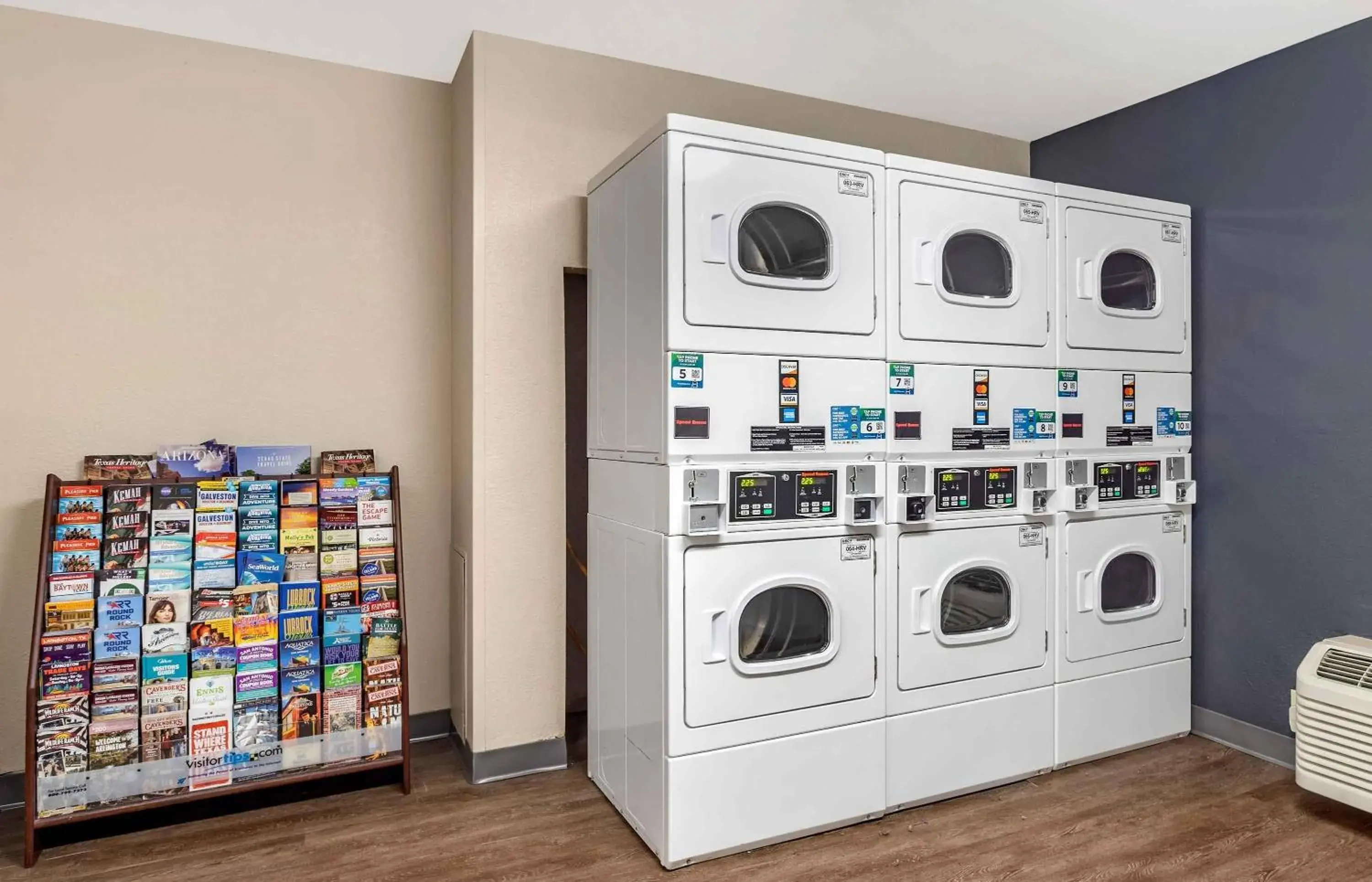 Property building in Extended Stay America Suites - Houston - Westchase - Richmond Property building in Extended Stay America Suites - Houston - Westchase - Richmond