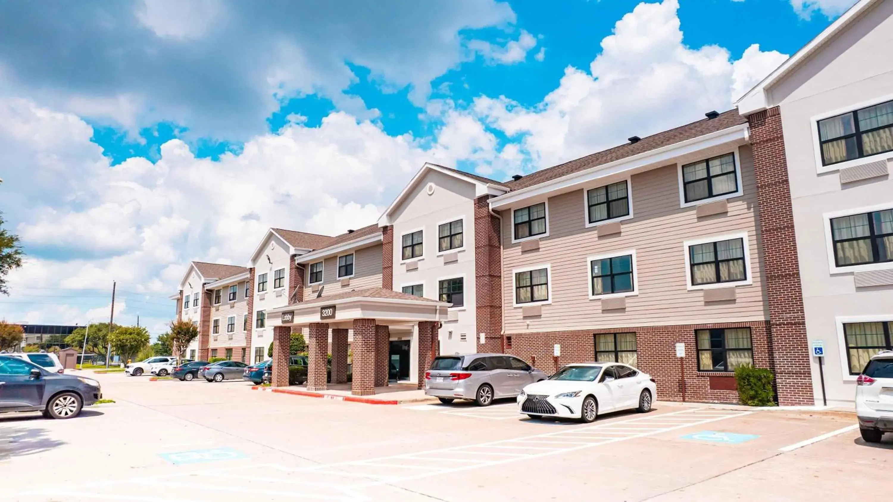 Property building in Extended Stay America Suites - Houston - Westchase - Richmond Property building in Extended Stay America Suites - Houston - Westchase - Richmond