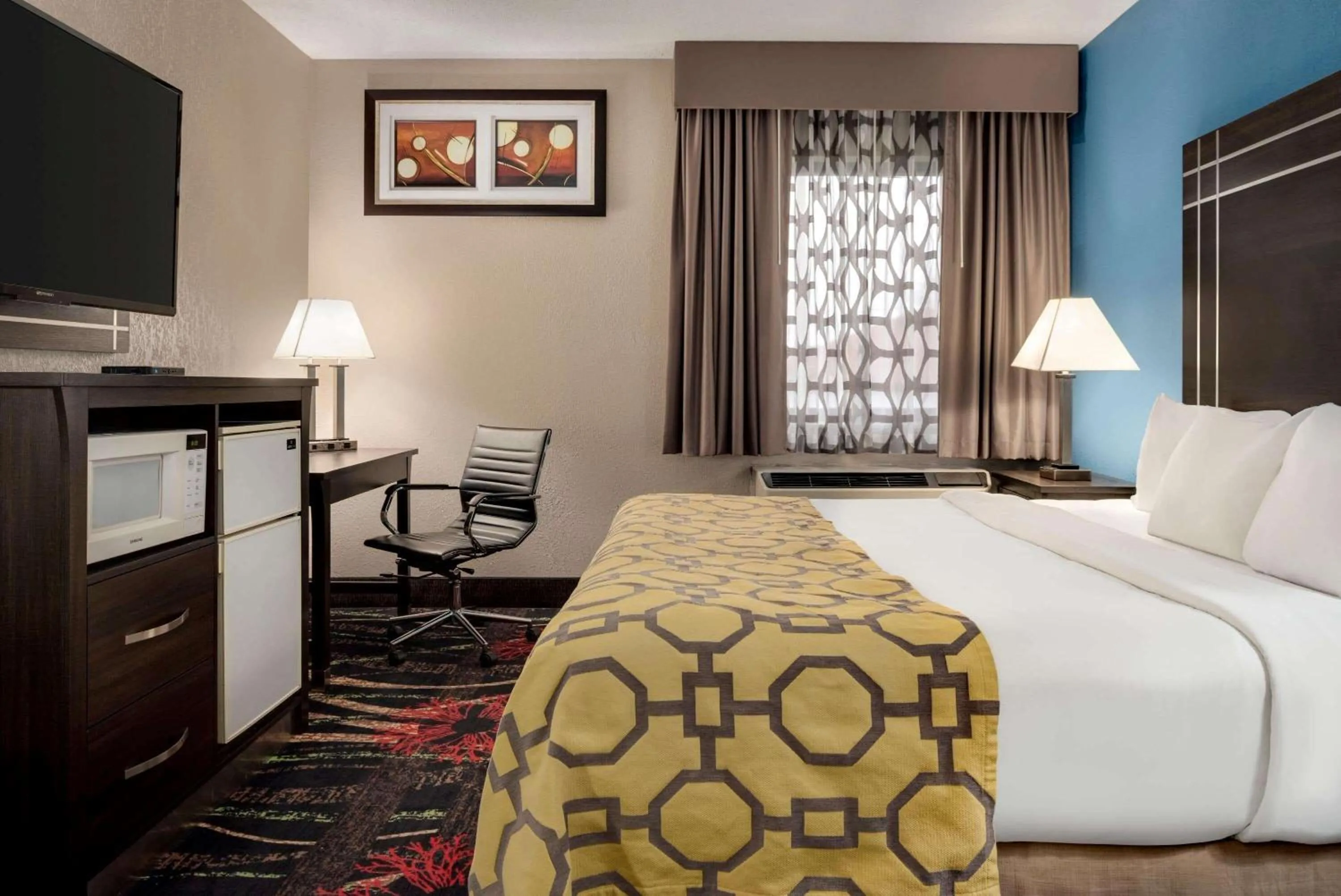 Photo of the whole room, Bed in Baymont by Wyndham Muncie Near Ball State University