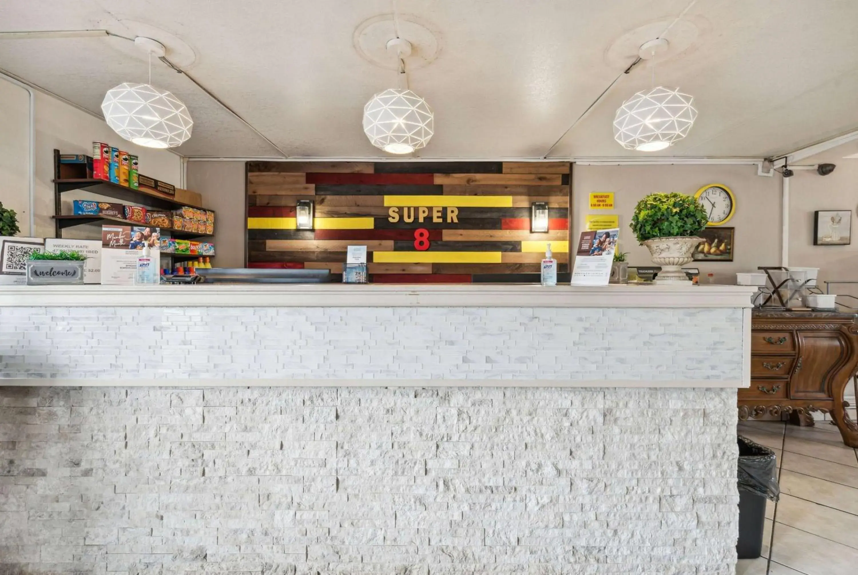 Lobby or reception in Super 8 by Wyndham Millbury/Toledo Lobby or reception in Super 8 by Wyndham Millbury/Toledo