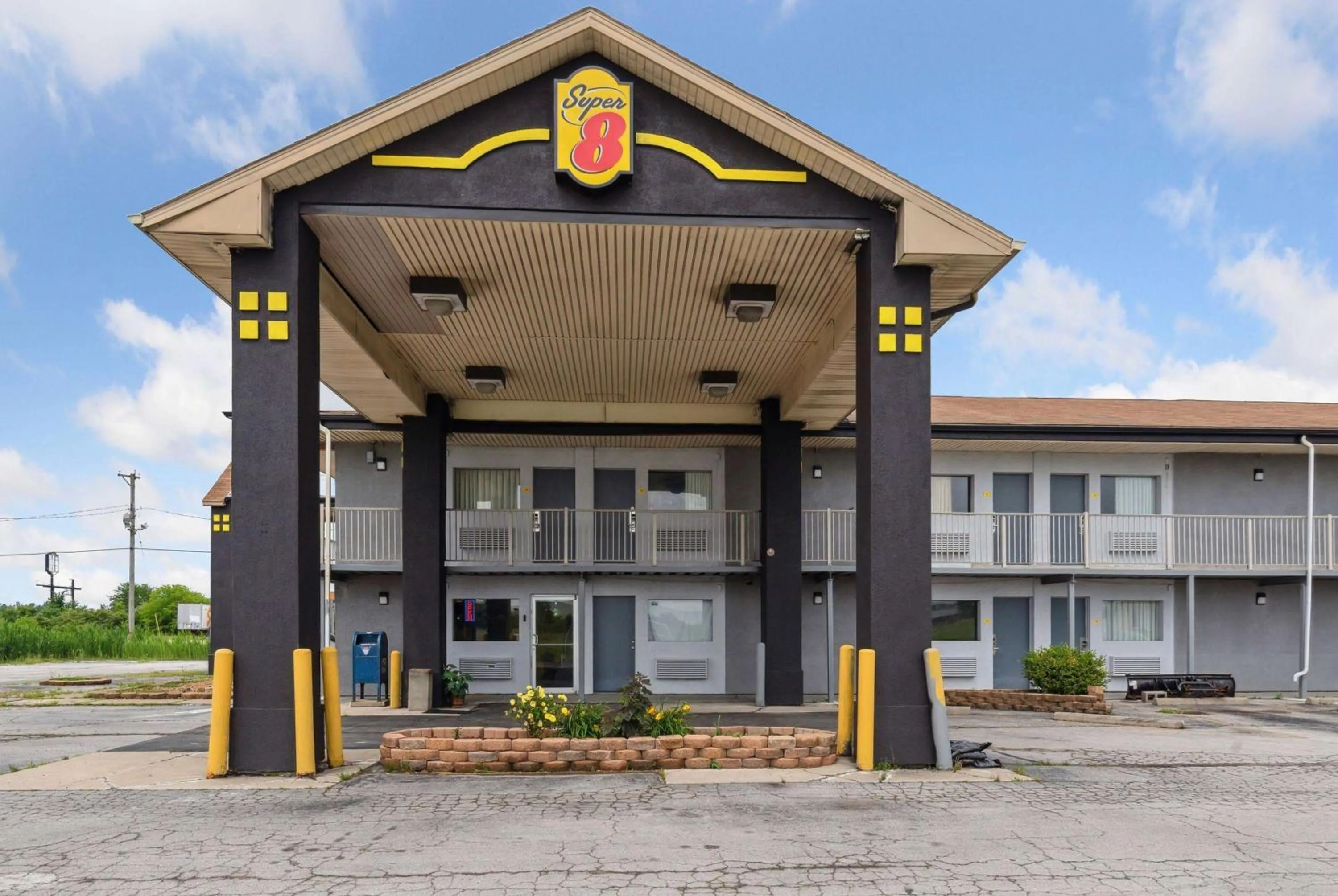 Property building in Super 8 by Wyndham Millbury/Toledo