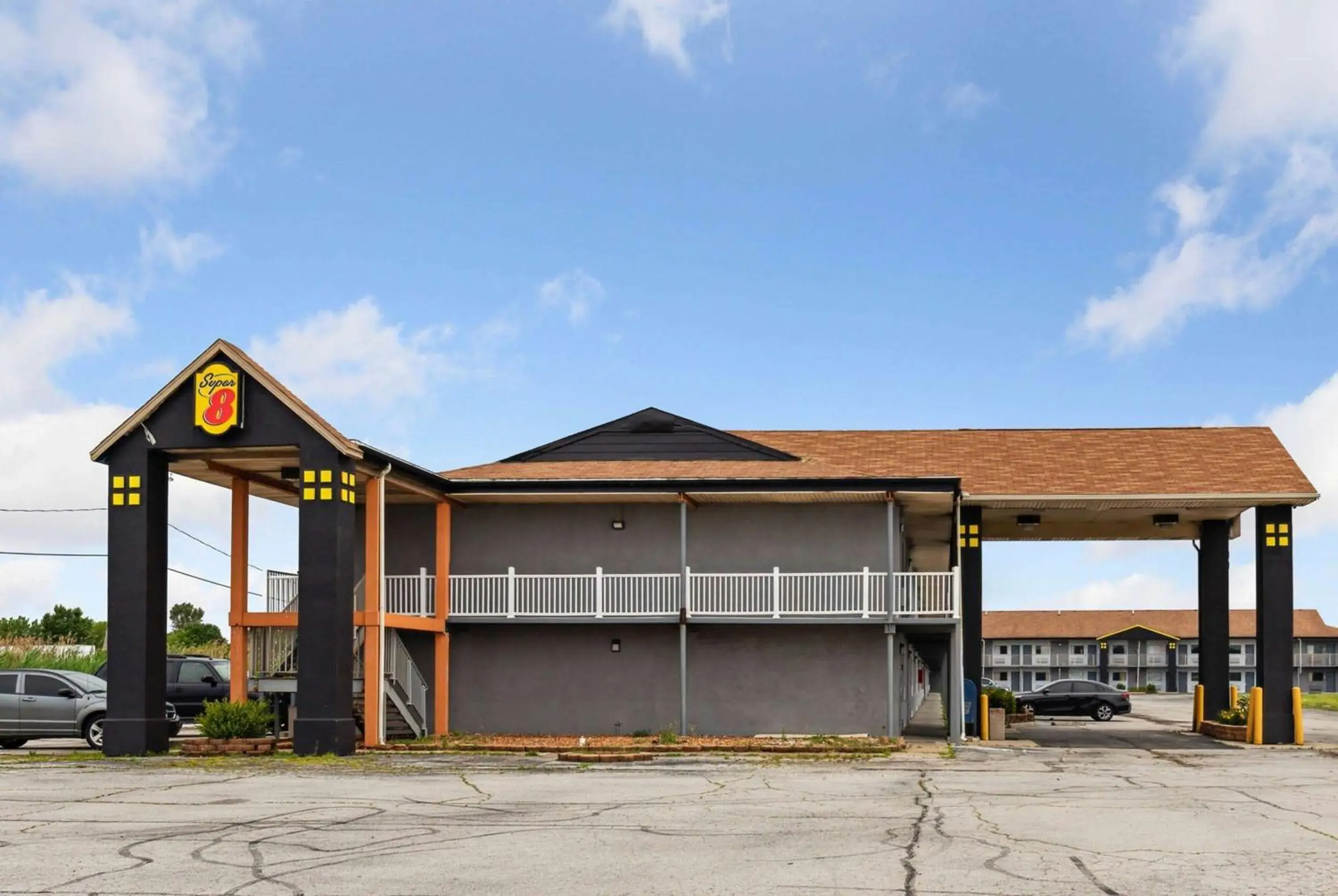 Property building in Super 8 by Wyndham Millbury/Toledo Property building in Super 8 by Wyndham Millbury/Toledo