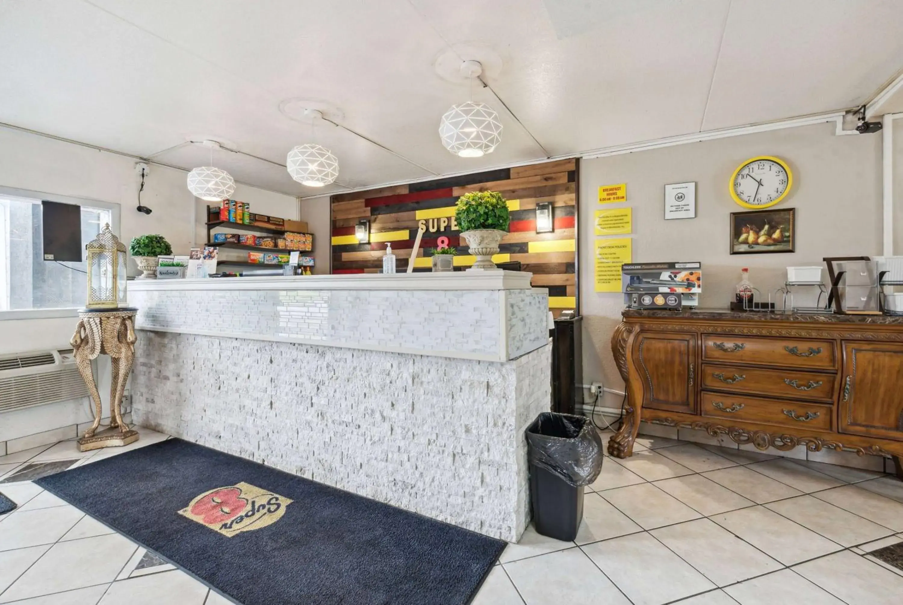 Lobby or reception in Super 8 by Wyndham Millbury/Toledo Lobby or reception in Super 8 by Wyndham Millbury/Toledo
