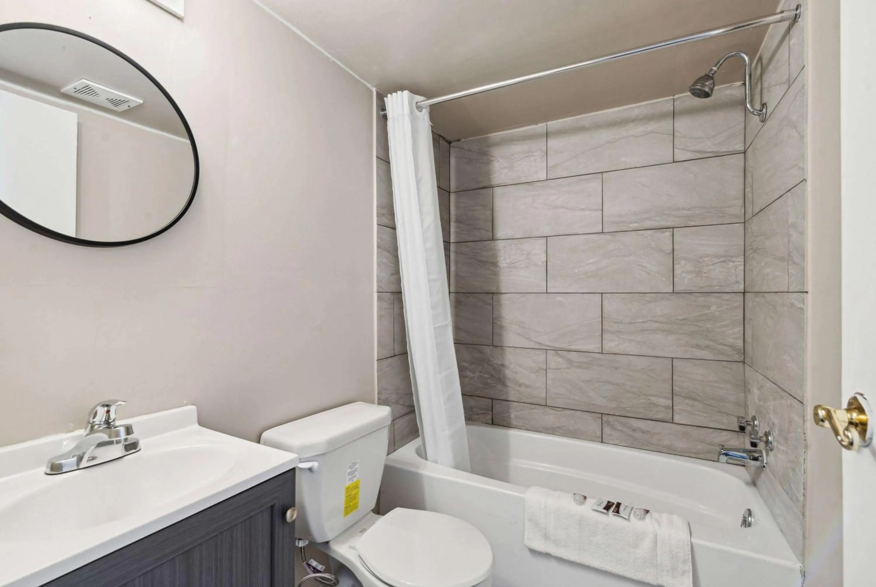 TV and multimedia in Super 8 by Wyndham Millbury/Toledo