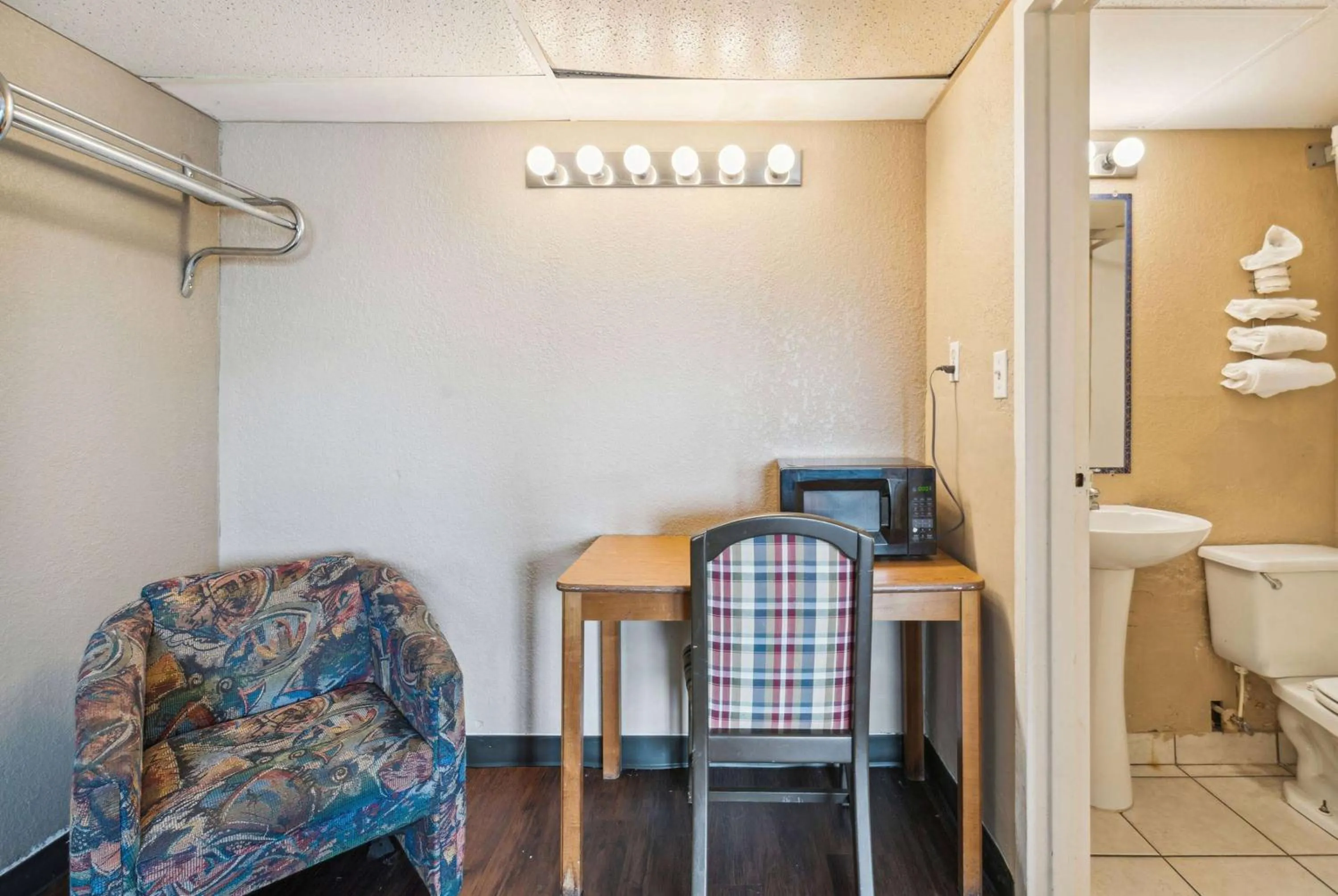 Photo of the whole room in Super 8 by Wyndham Millbury/Toledo