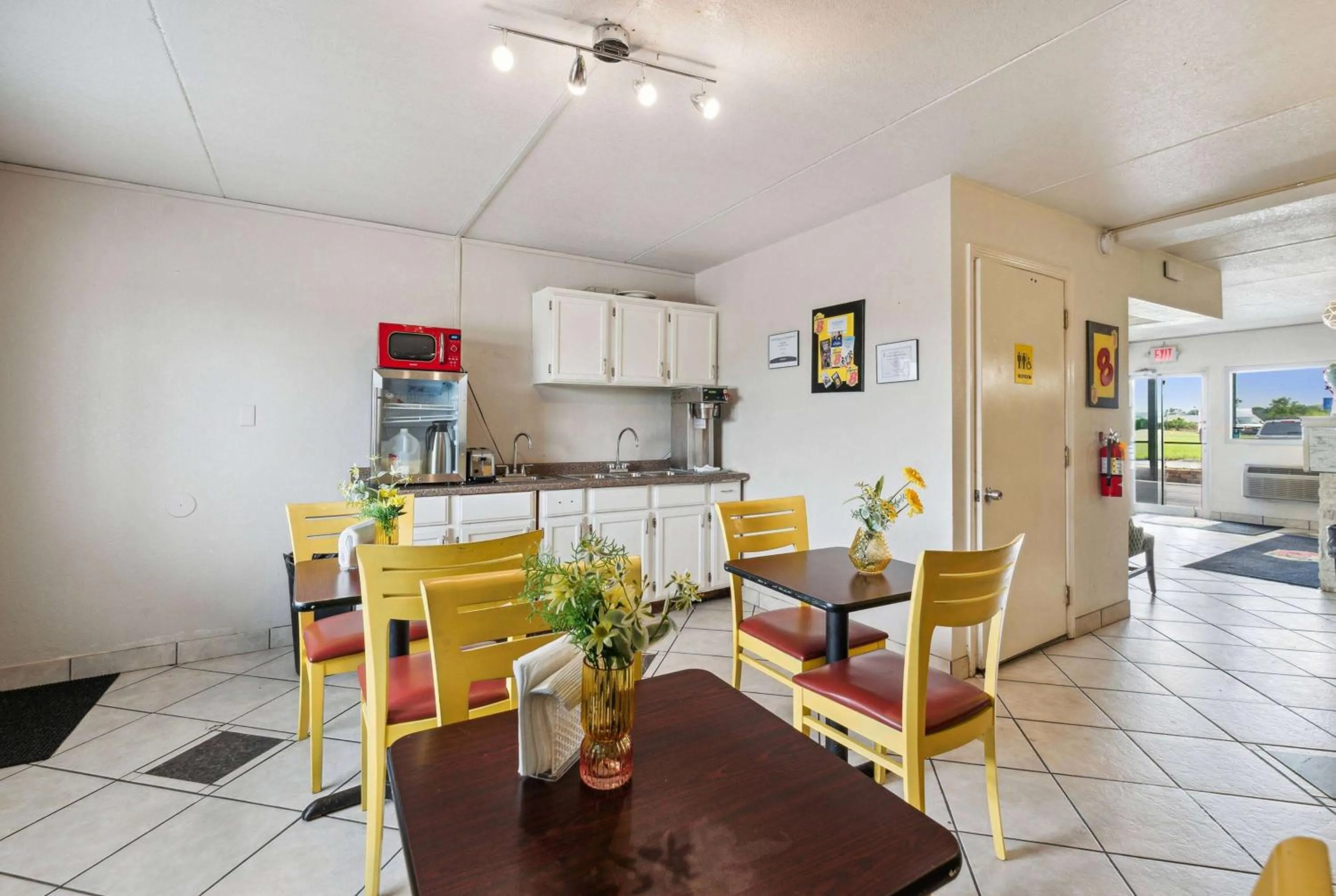 Breakfast in Super 8 by Wyndham Millbury/Toledo