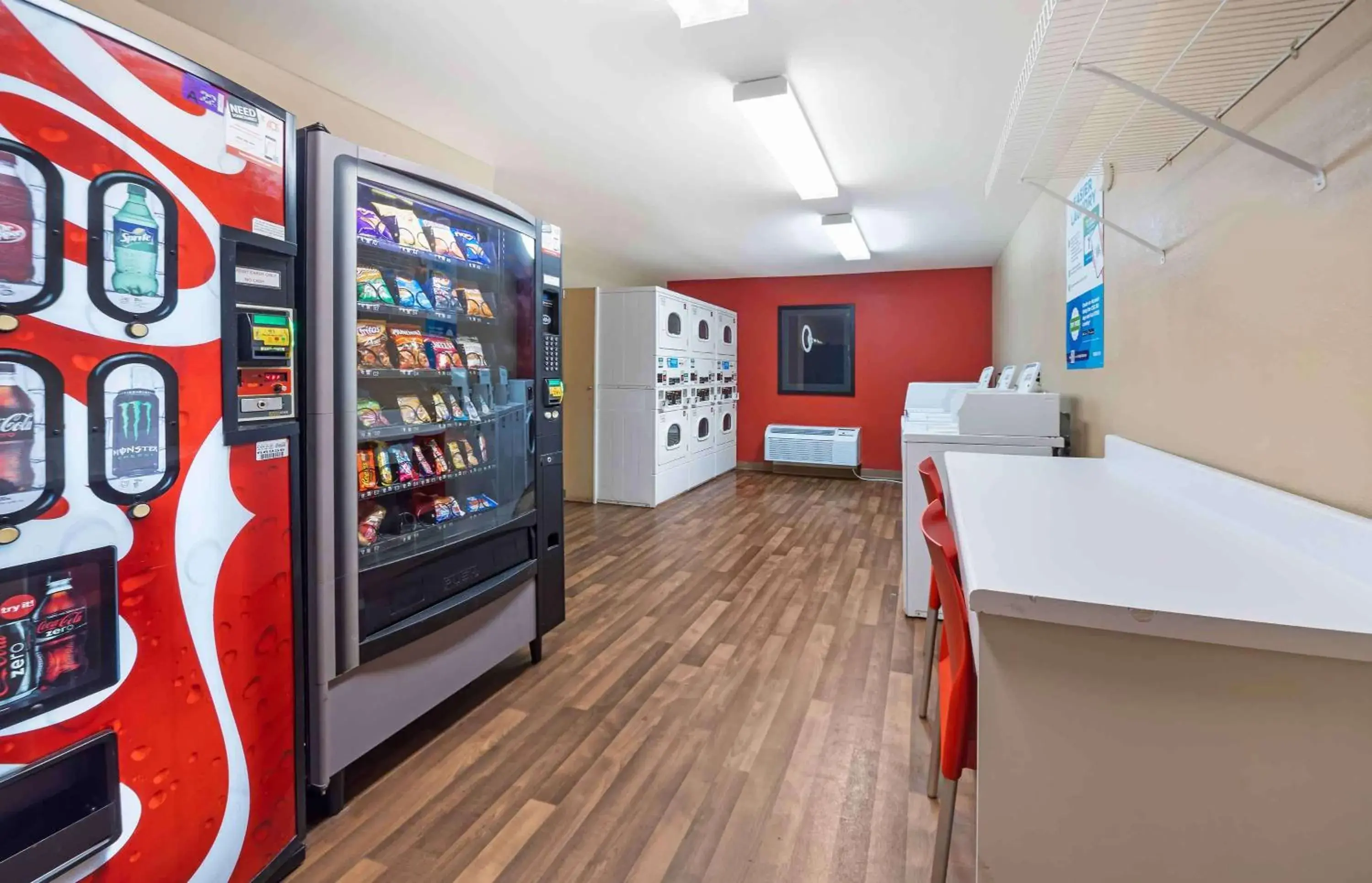 Property building in Extended Stay America Suites - Oklahoma City - Airport Property building in Extended Stay America Suites - Oklahoma City - Airport