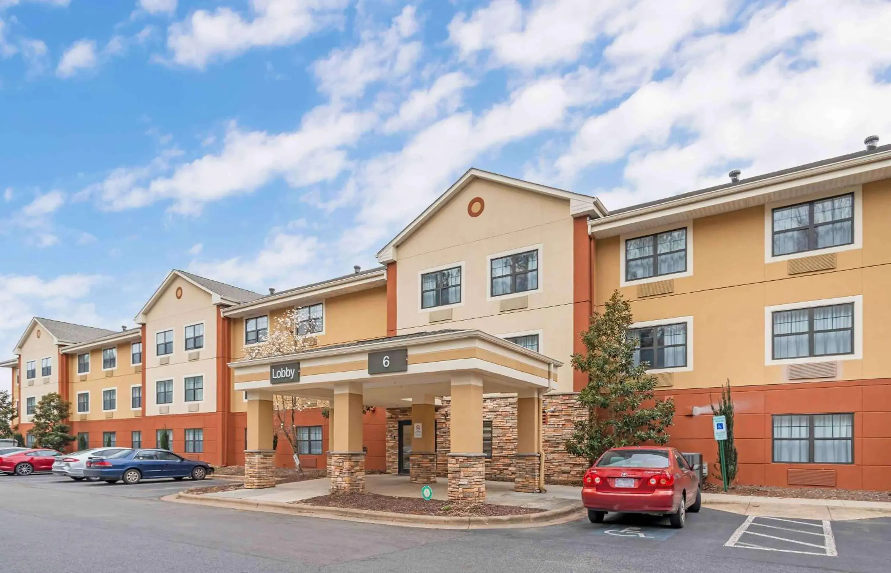 Property building in Extended Stay America Suites - Asheville - Tunnel Rd Property building in Extended Stay America Suites - Asheville - Tunnel Rd