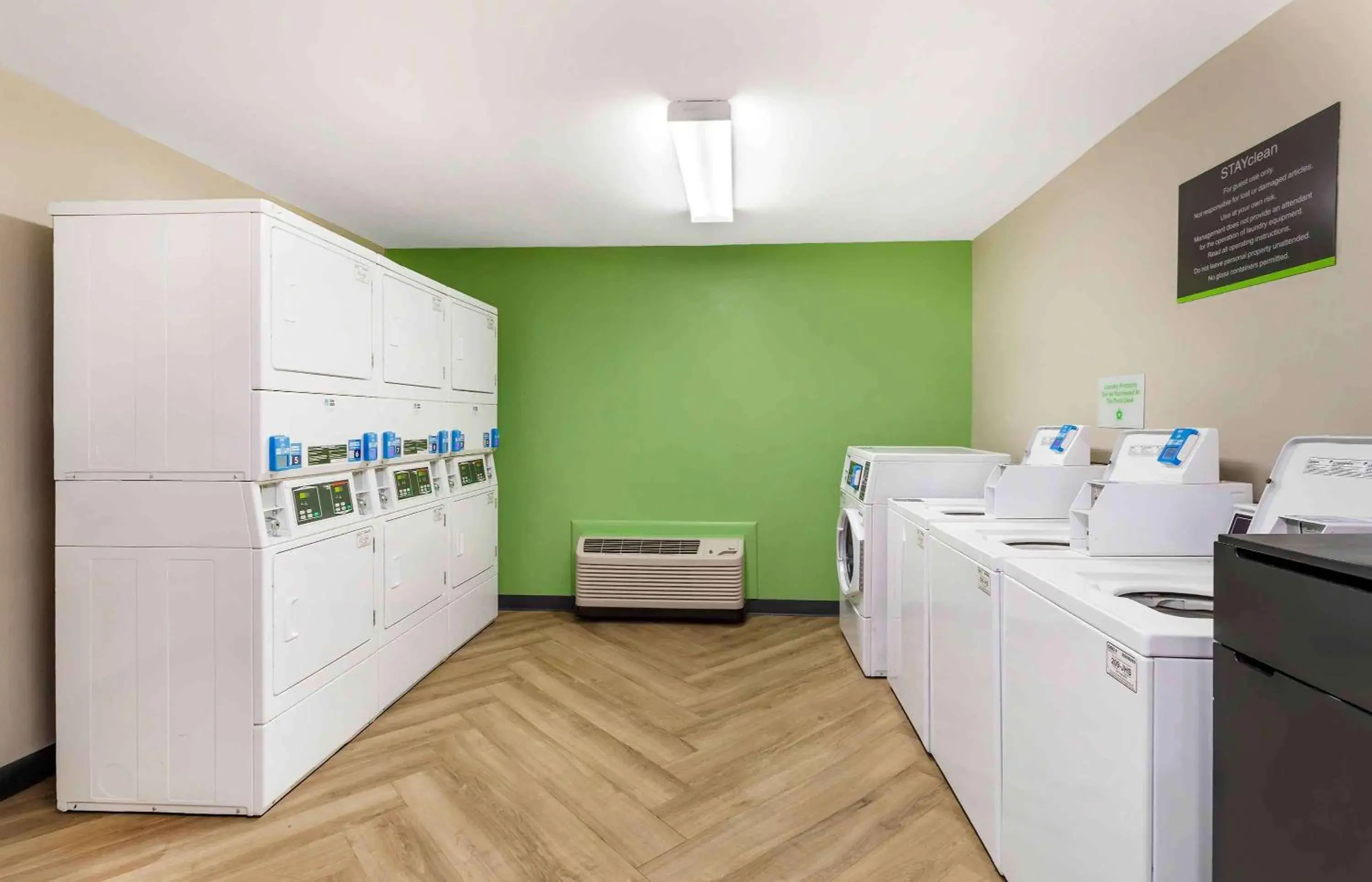 Property building in Extended Stay America Suites - Asheville - Tunnel Rd Property building in Extended Stay America Suites - Asheville - Tunnel Rd