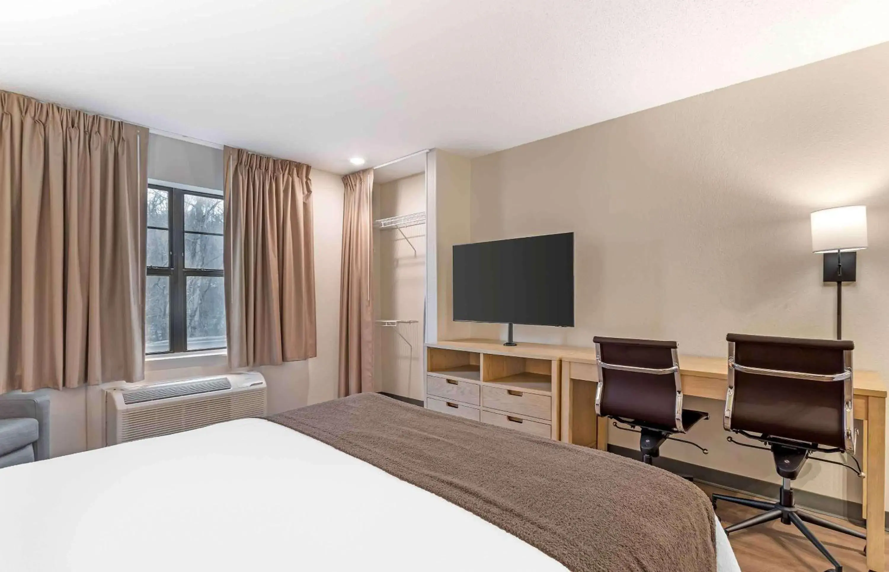 Bedroom, Bed in Extended Stay America Suites - Asheville - Tunnel Rd Bedroom, Bed in Extended Stay America Suites - Asheville - Tunnel Rd