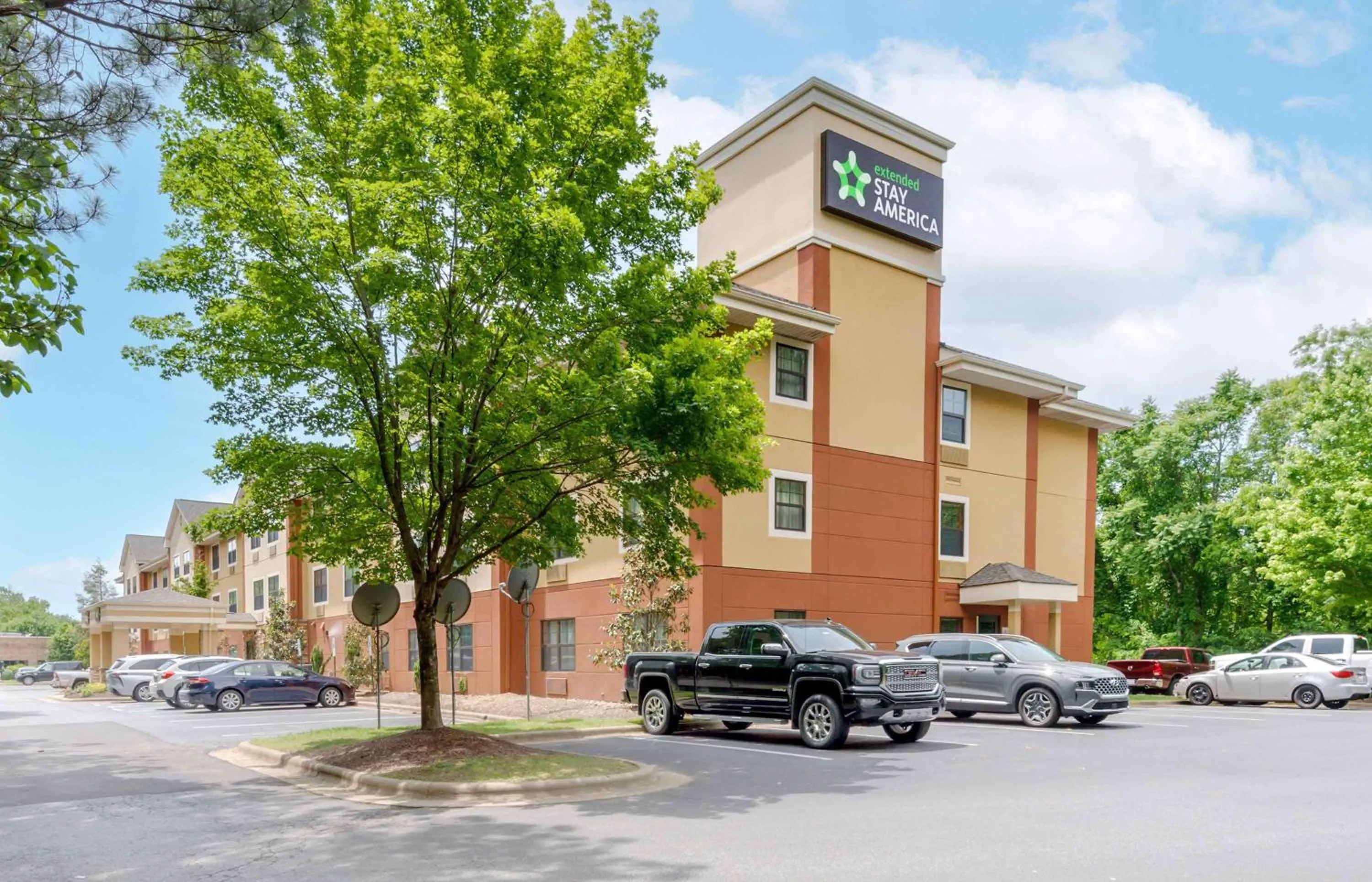 Property building in Extended Stay America Suites - Asheville - Tunnel Rd