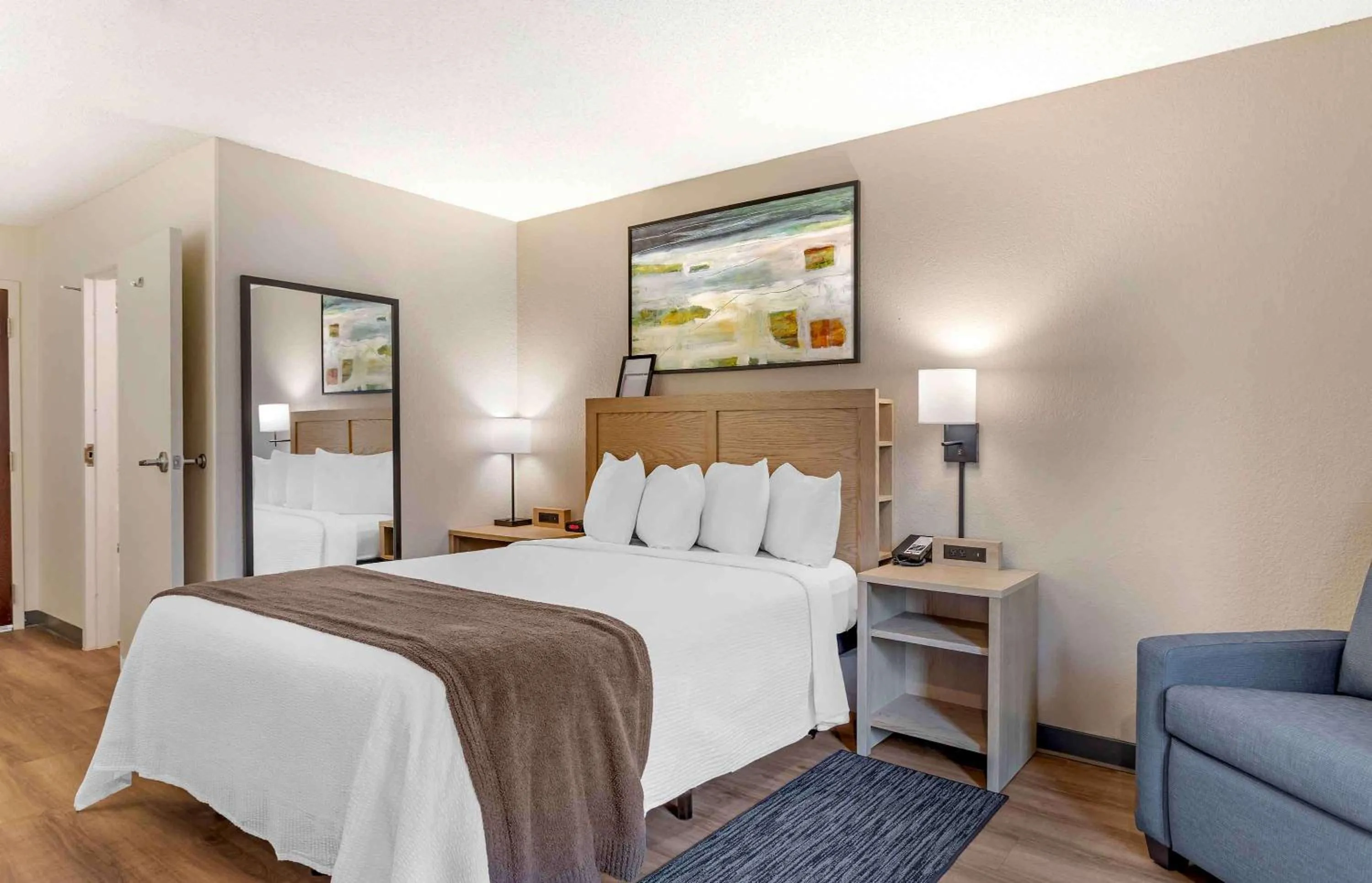 Bedroom, Bed in Extended Stay America Suites - Asheville - Tunnel Rd