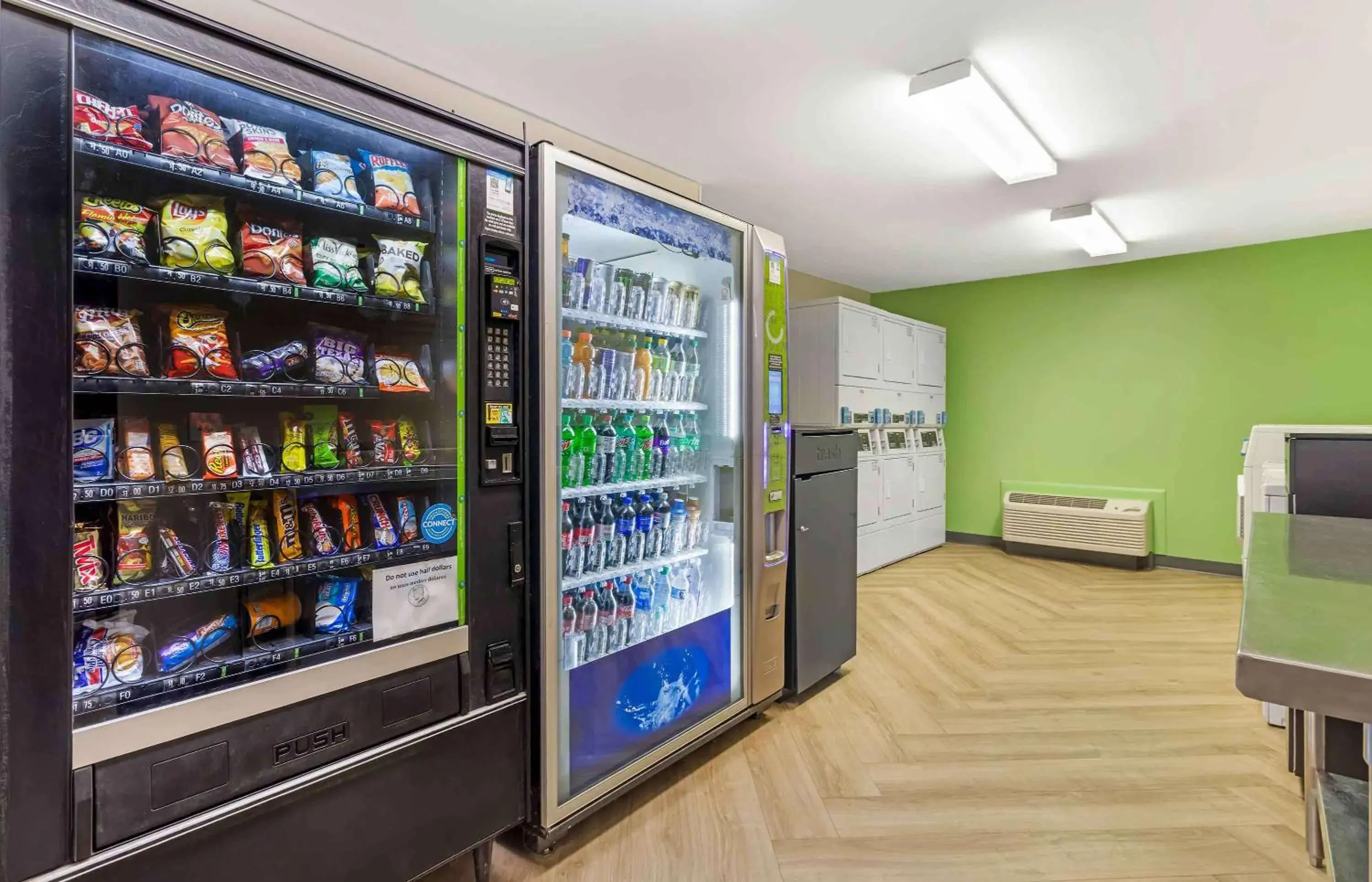 Property building in Extended Stay America Suites - Asheville - Tunnel Rd Property building in Extended Stay America Suites - Asheville - Tunnel Rd