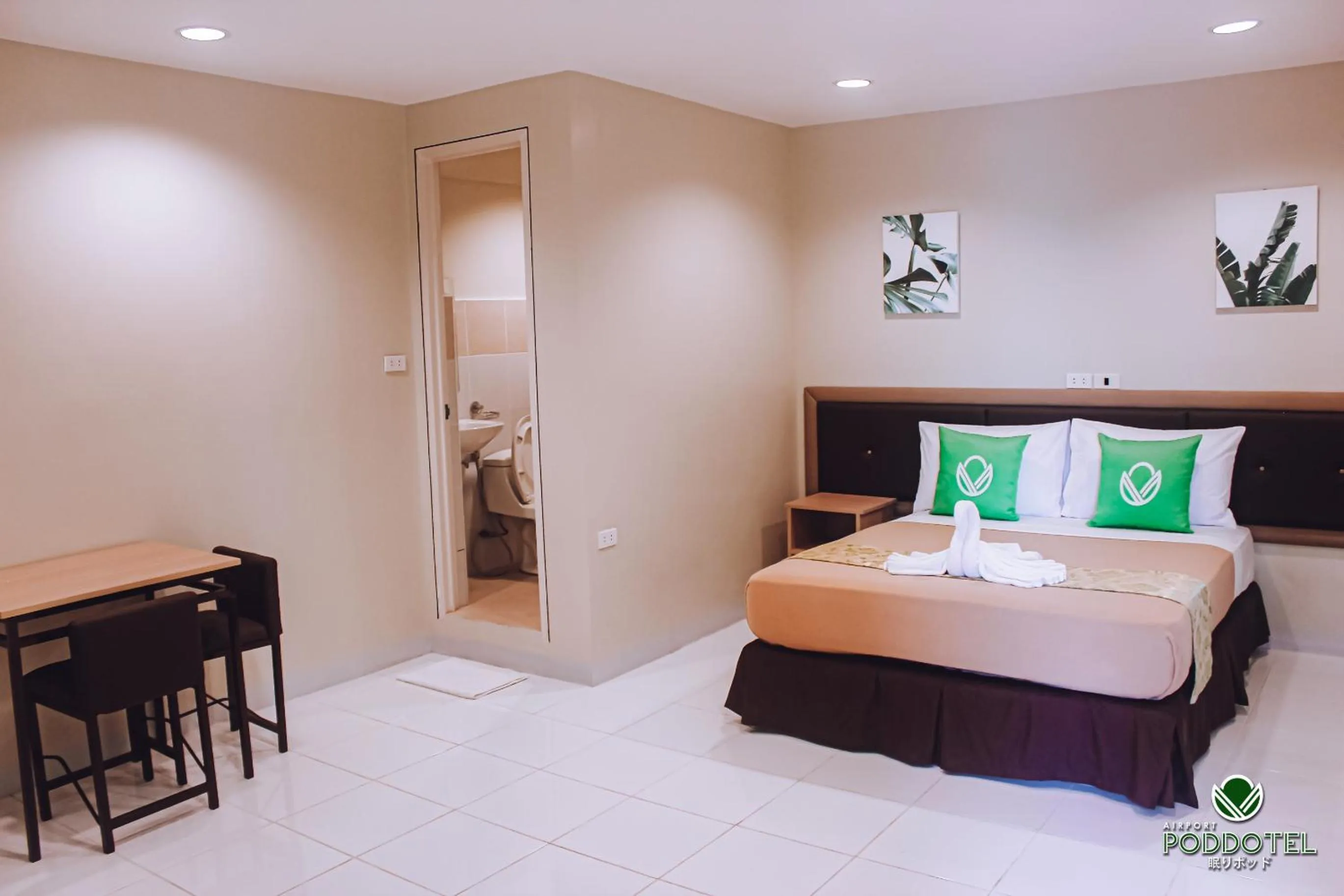 Bedroom, Bed in Airport Poddotel Inc.