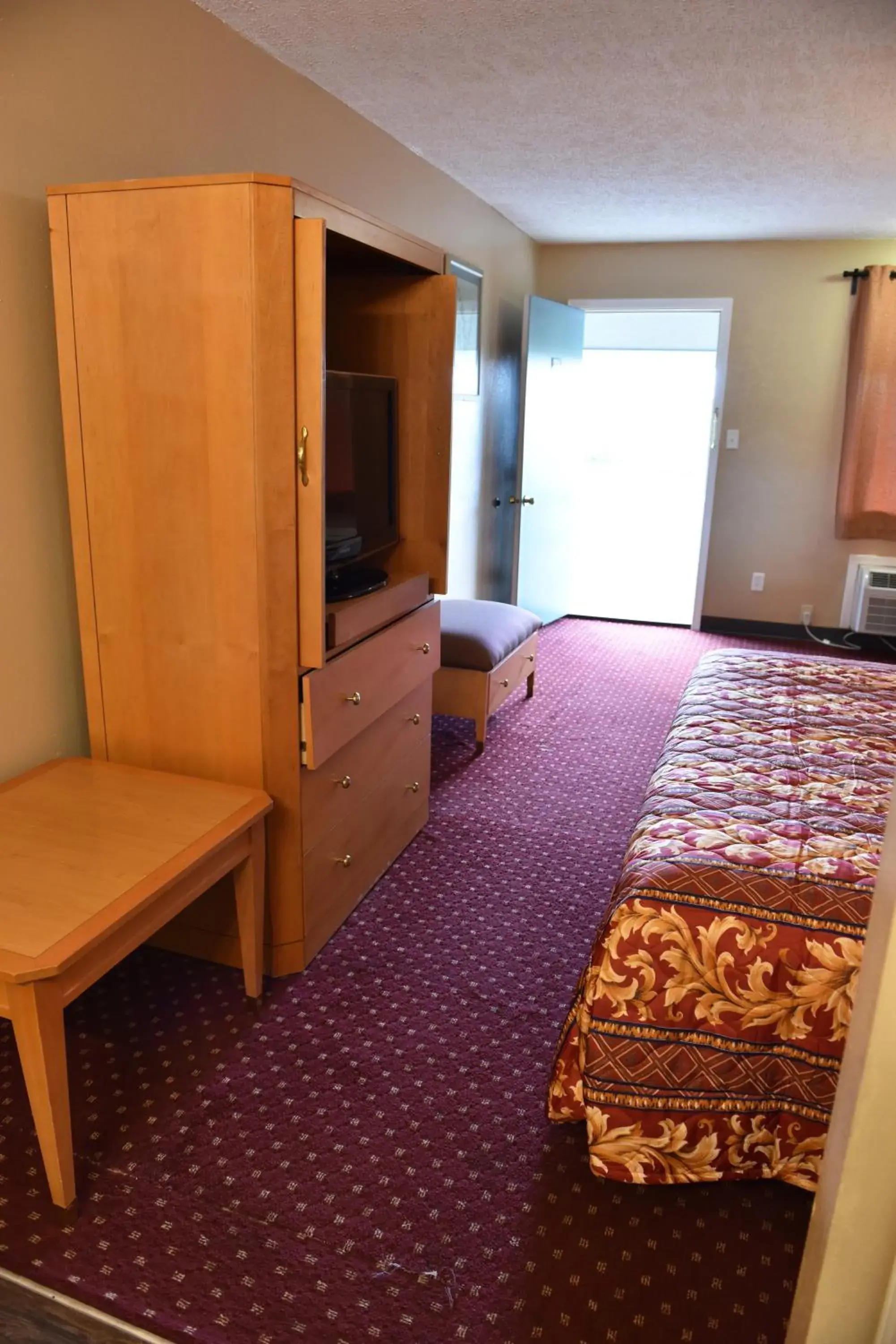 Bed in Knights Inn Merrillville Bed in Knights Inn Merrillville