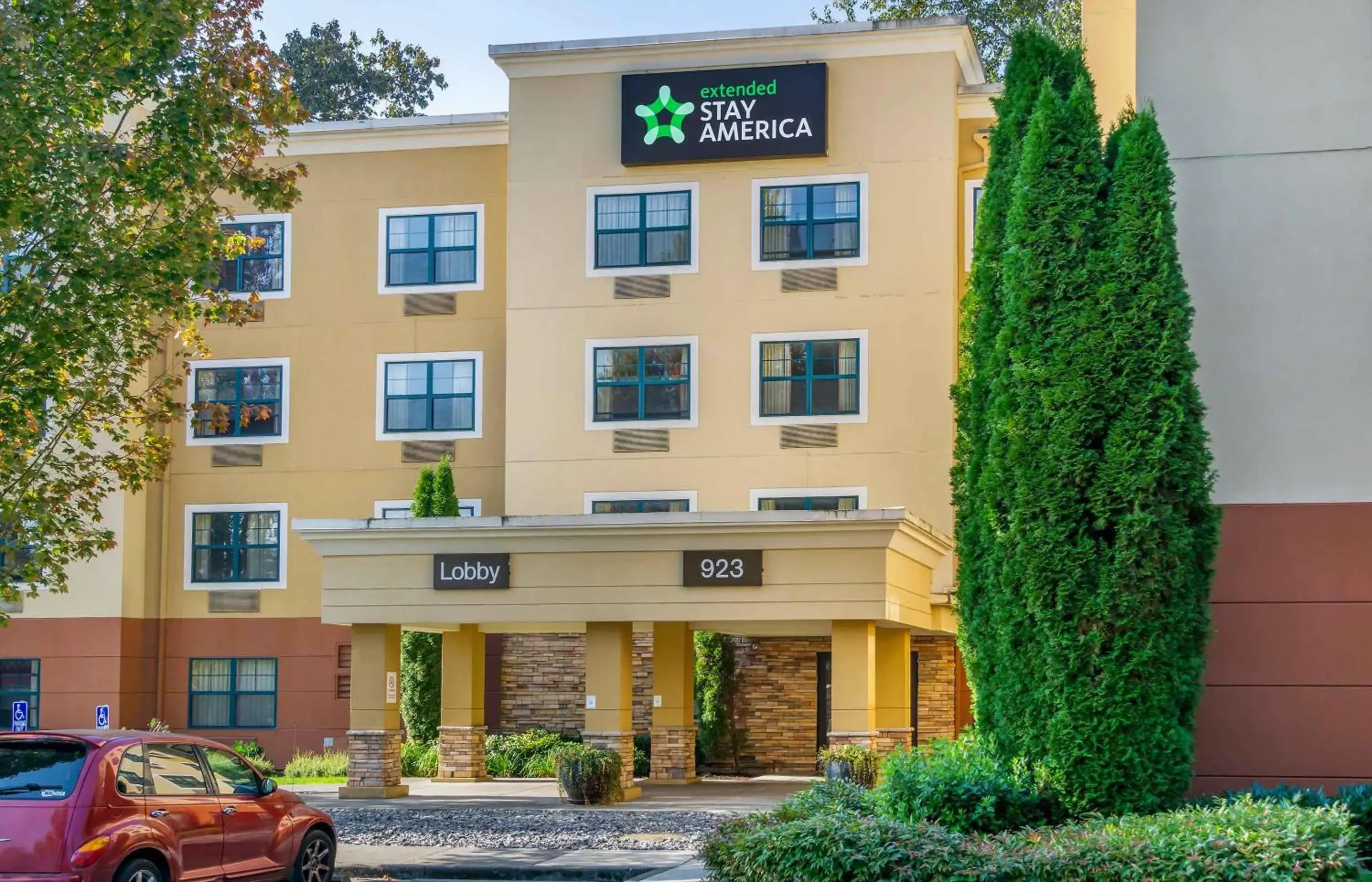Property building in Extended Stay America Suites - Seattle - Bothell - West Property building in Extended Stay America Suites - Seattle - Bothell - West