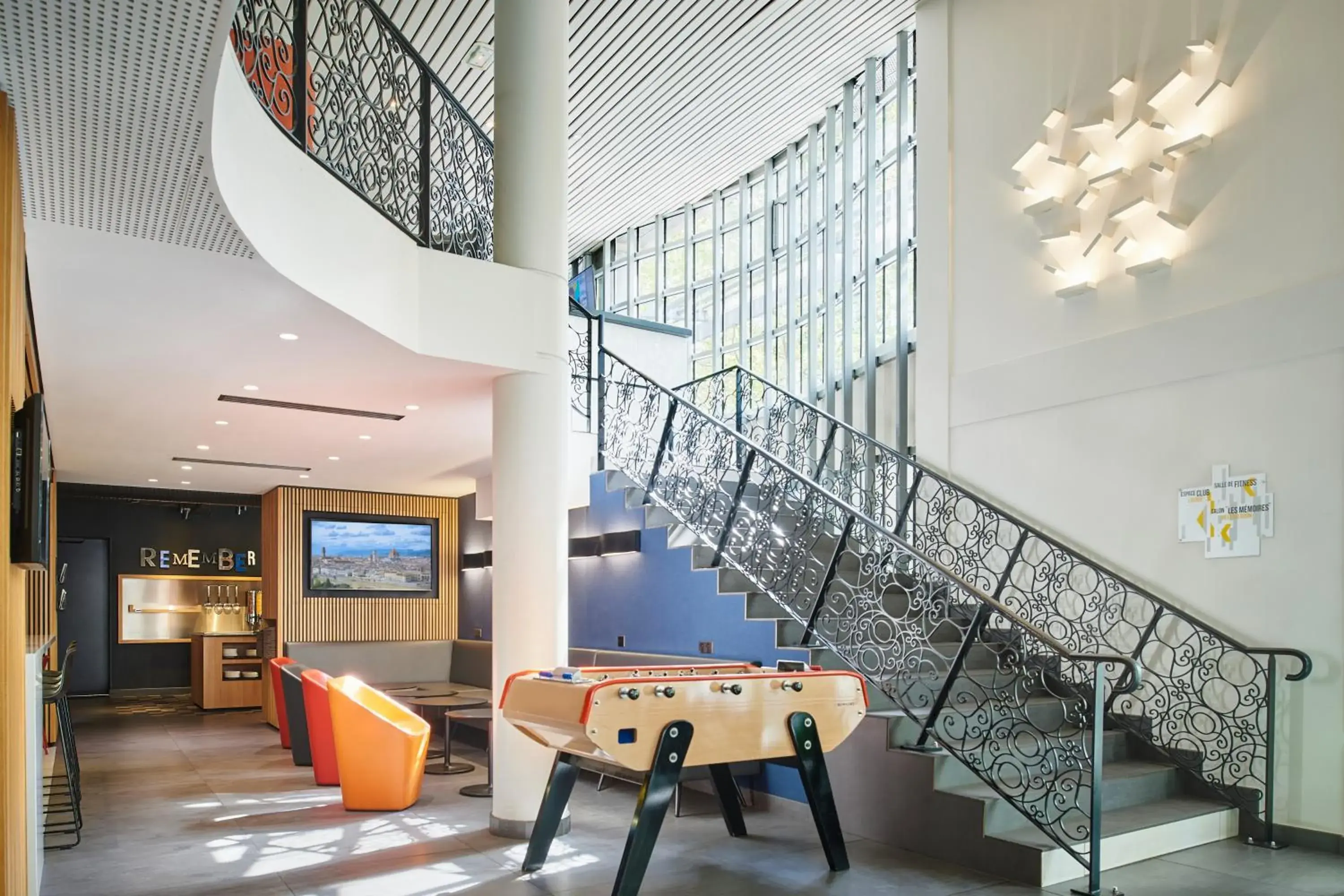 Lobby or reception in CAMPANILE PARIS 12 - Bercy Village Lobby or reception in CAMPANILE PARIS 12 - Bercy Village