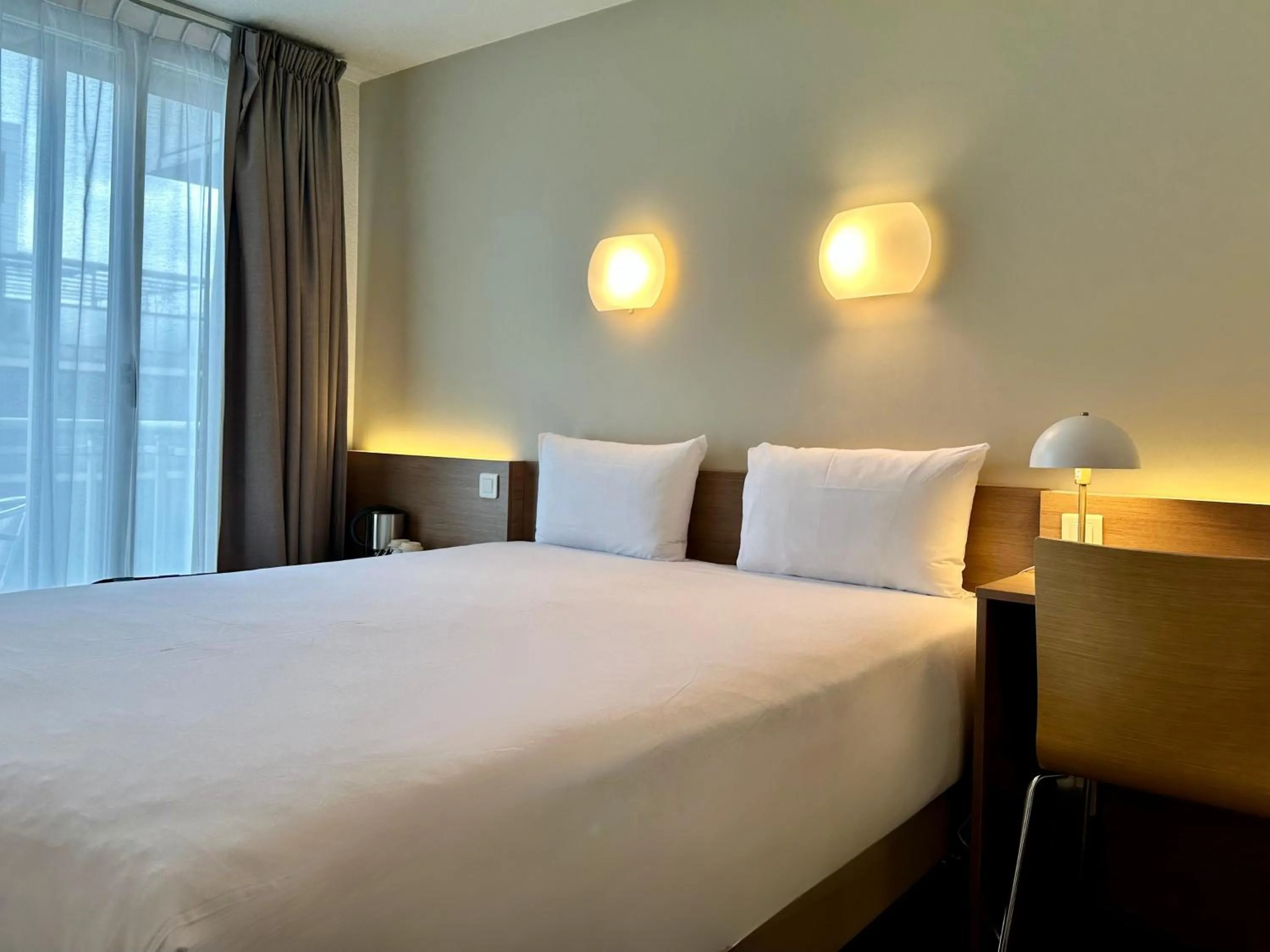 Photo of the whole room, Bed in CAMPANILE PARIS 12 - Bercy Village