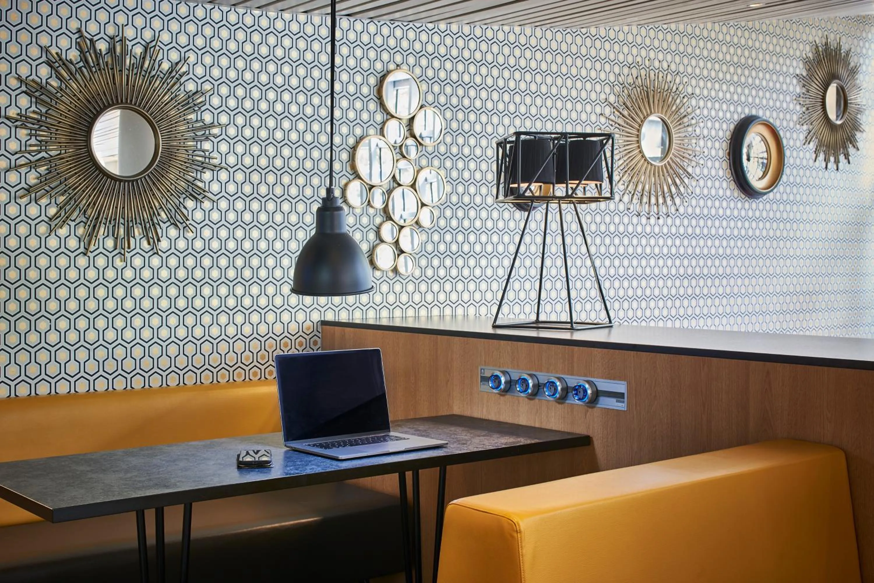 Communal lounge/ TV room in CAMPANILE PARIS 12 - Bercy Village