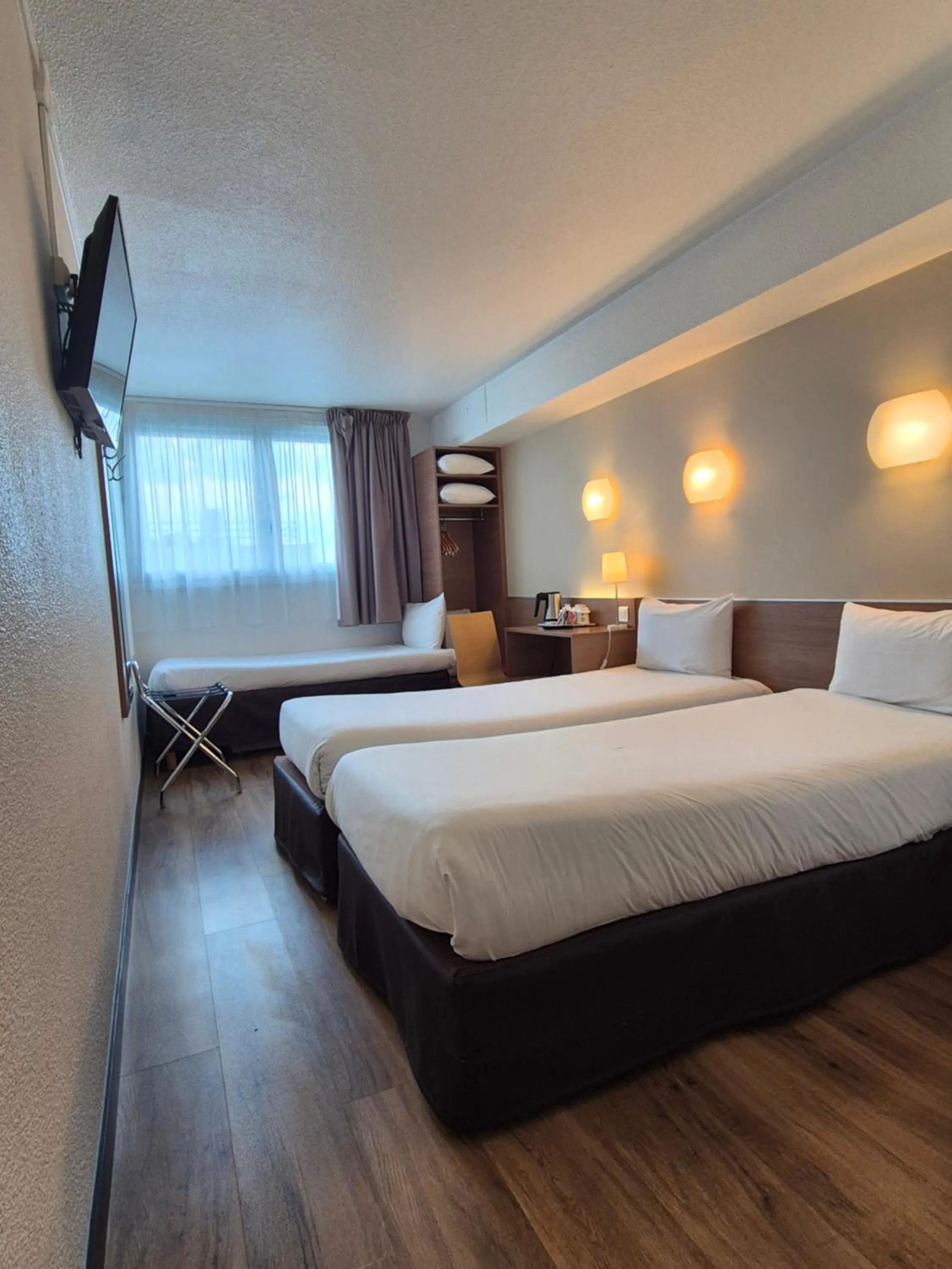 Bed in CAMPANILE PARIS 12 - Bercy Village