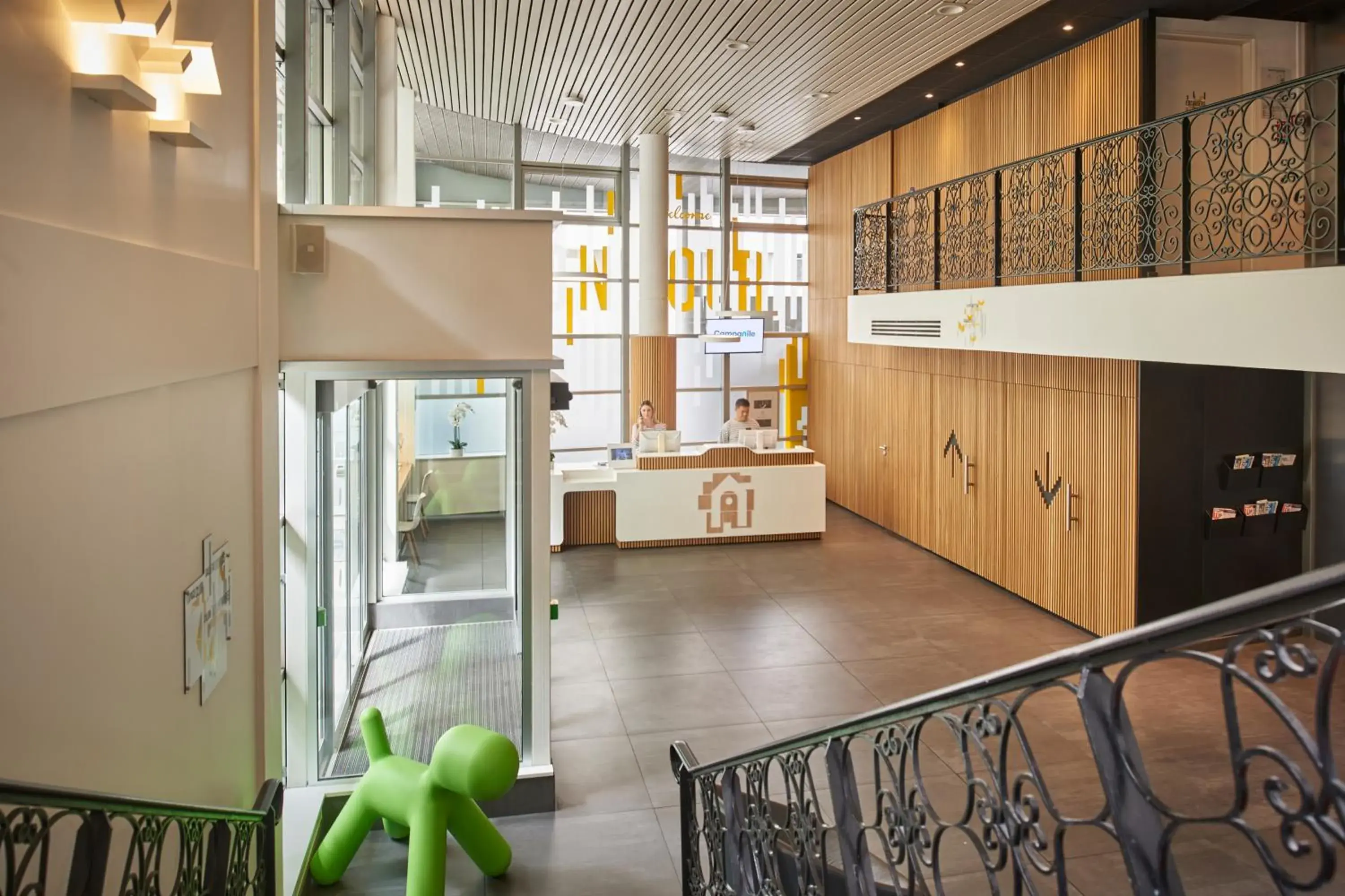 Lobby or reception in CAMPANILE PARIS 12 - Bercy Village Lobby or reception in CAMPANILE PARIS 12 - Bercy Village