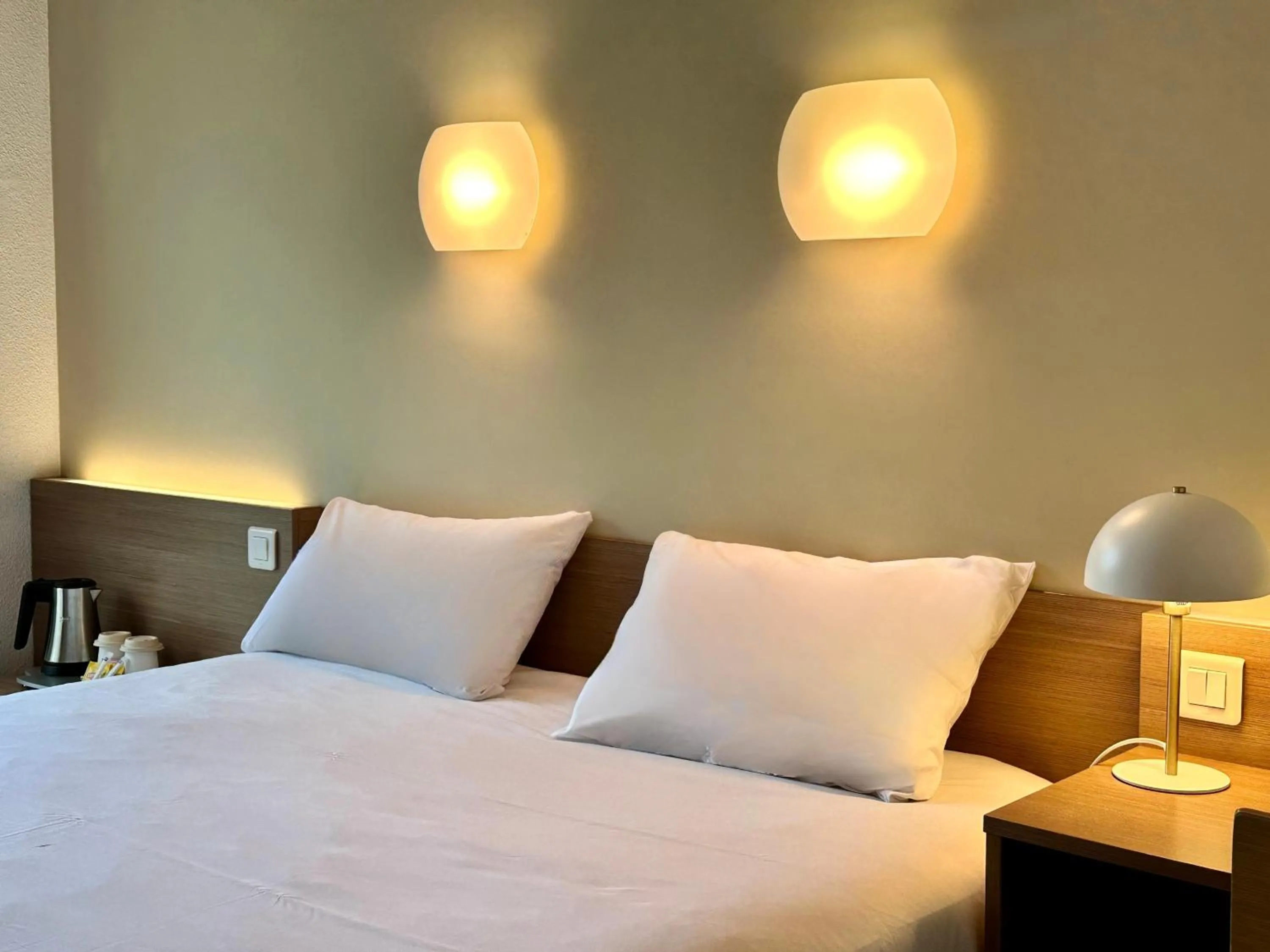 Photo of the whole room, Bed in CAMPANILE PARIS 12 - Bercy Village