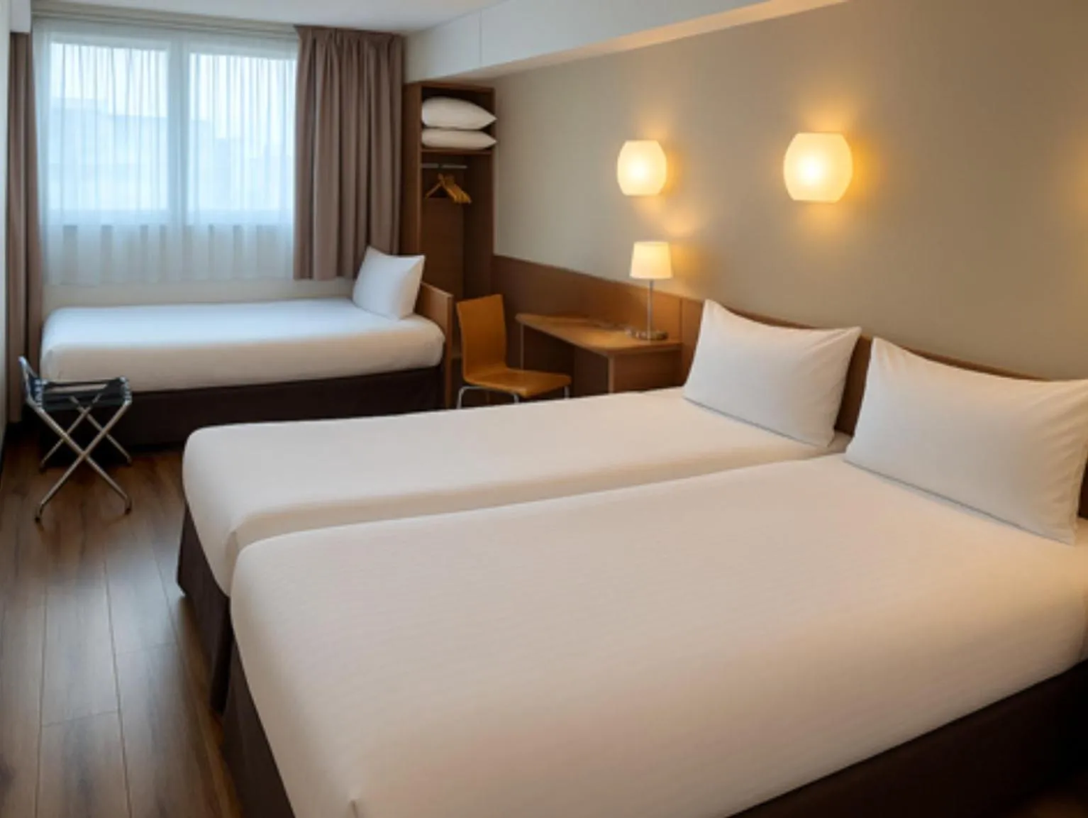 Photo of the whole room, Bed in CAMPANILE PARIS 12 - Bercy Village