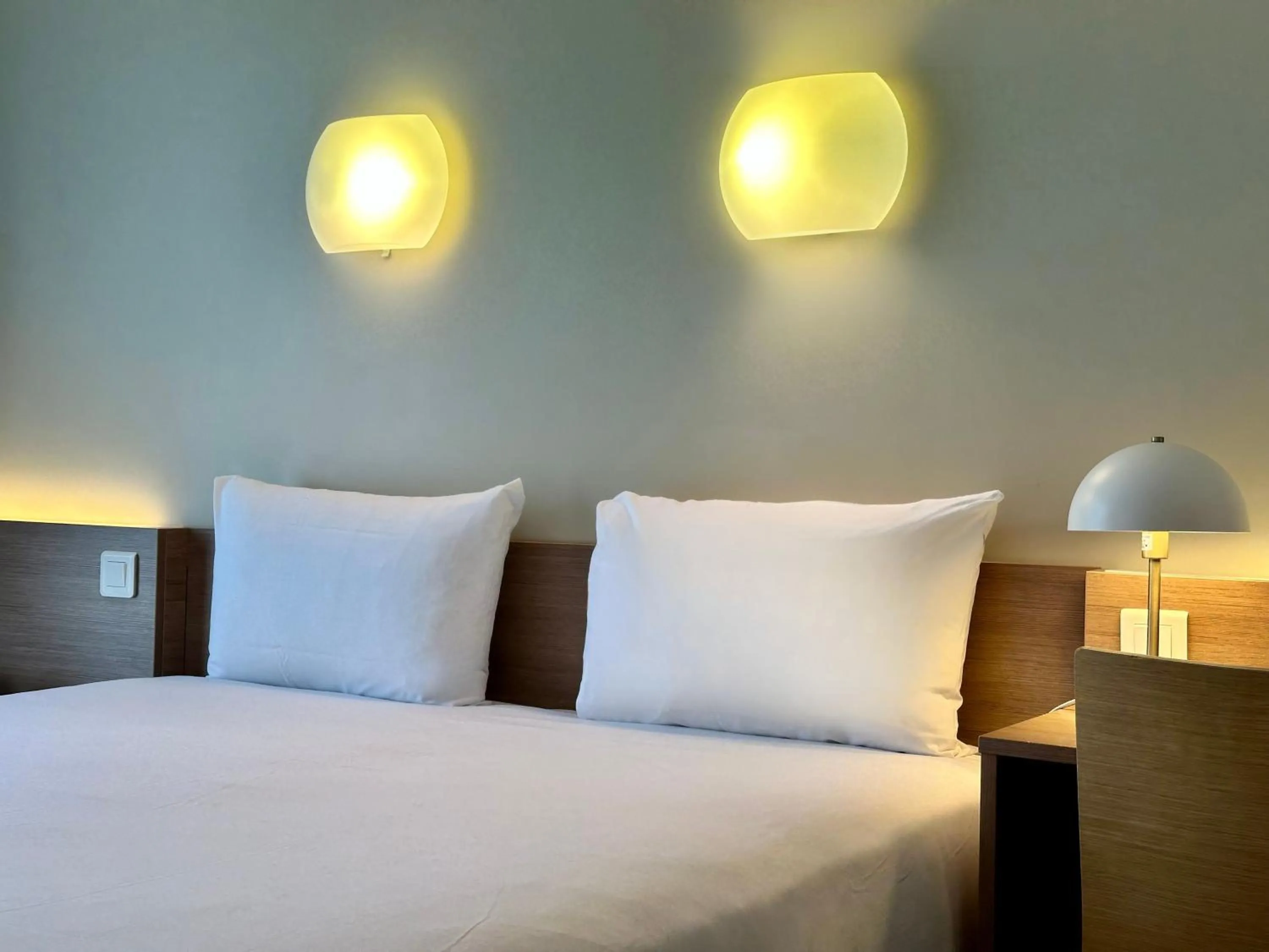 Photo of the whole room, Bed in CAMPANILE PARIS 12 - Bercy Village