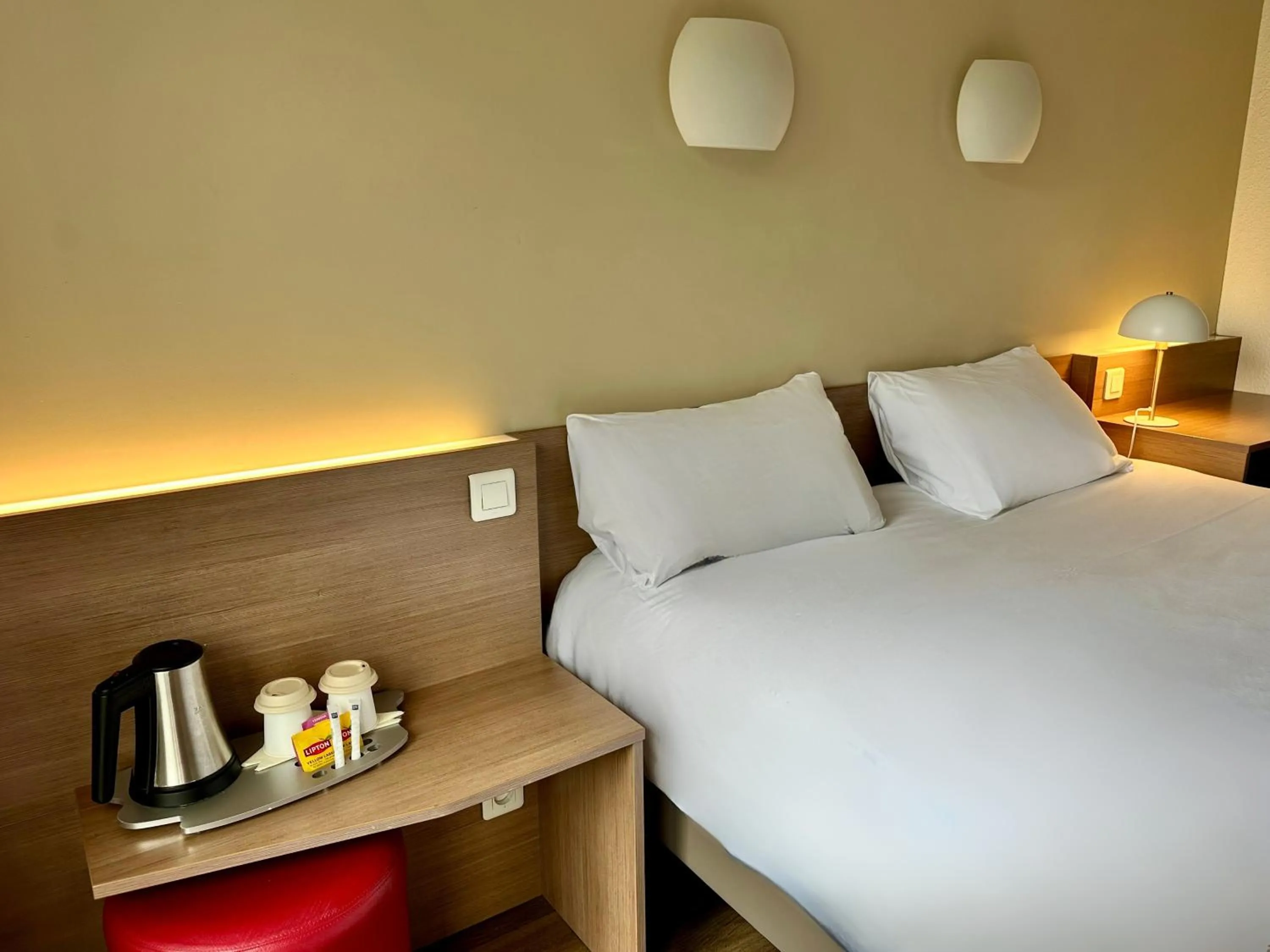 Photo of the whole room, Bed in CAMPANILE PARIS 12 - Bercy Village