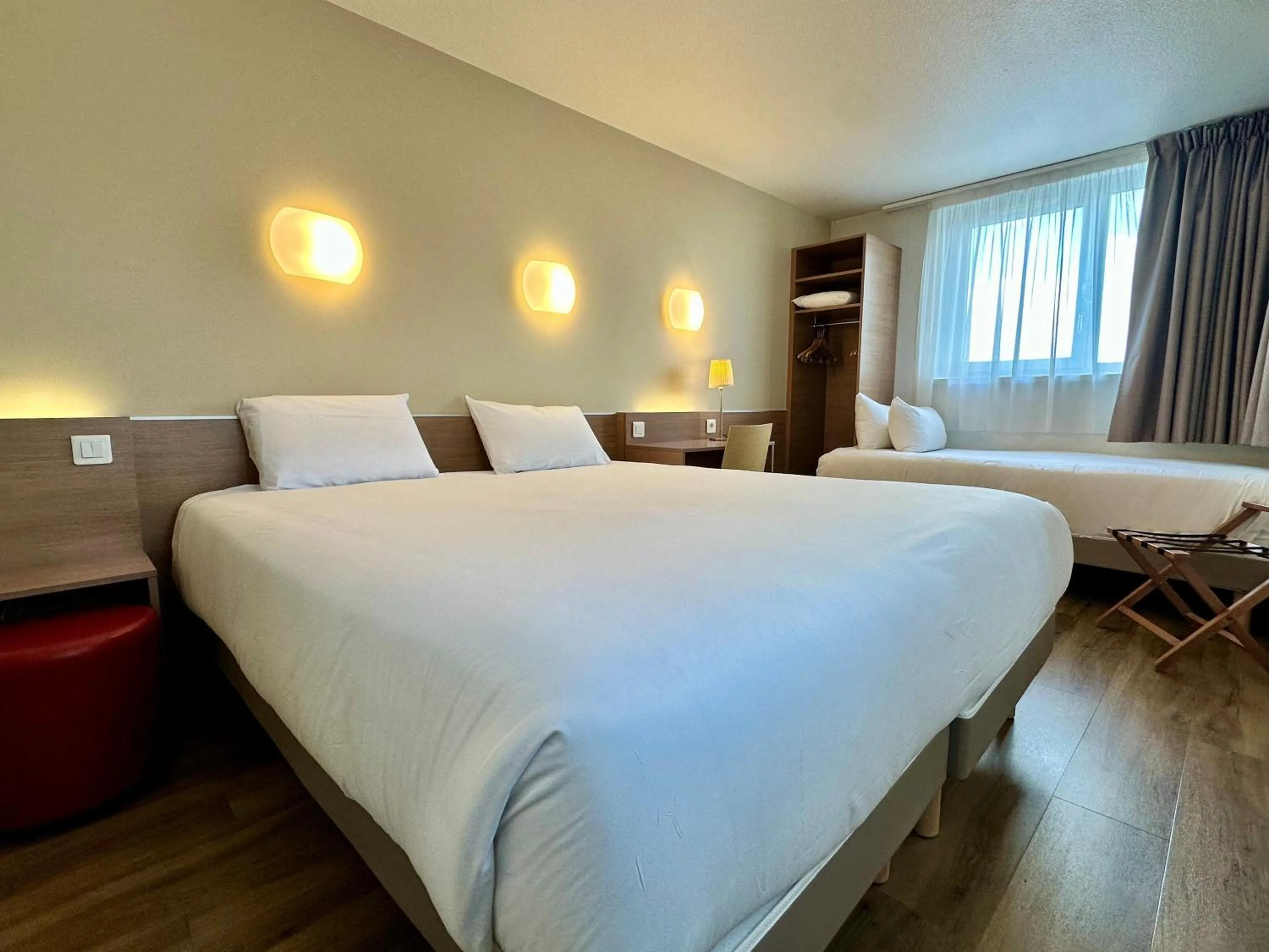 Photo of the whole room, Bed in CAMPANILE PARIS 12 - Bercy Village