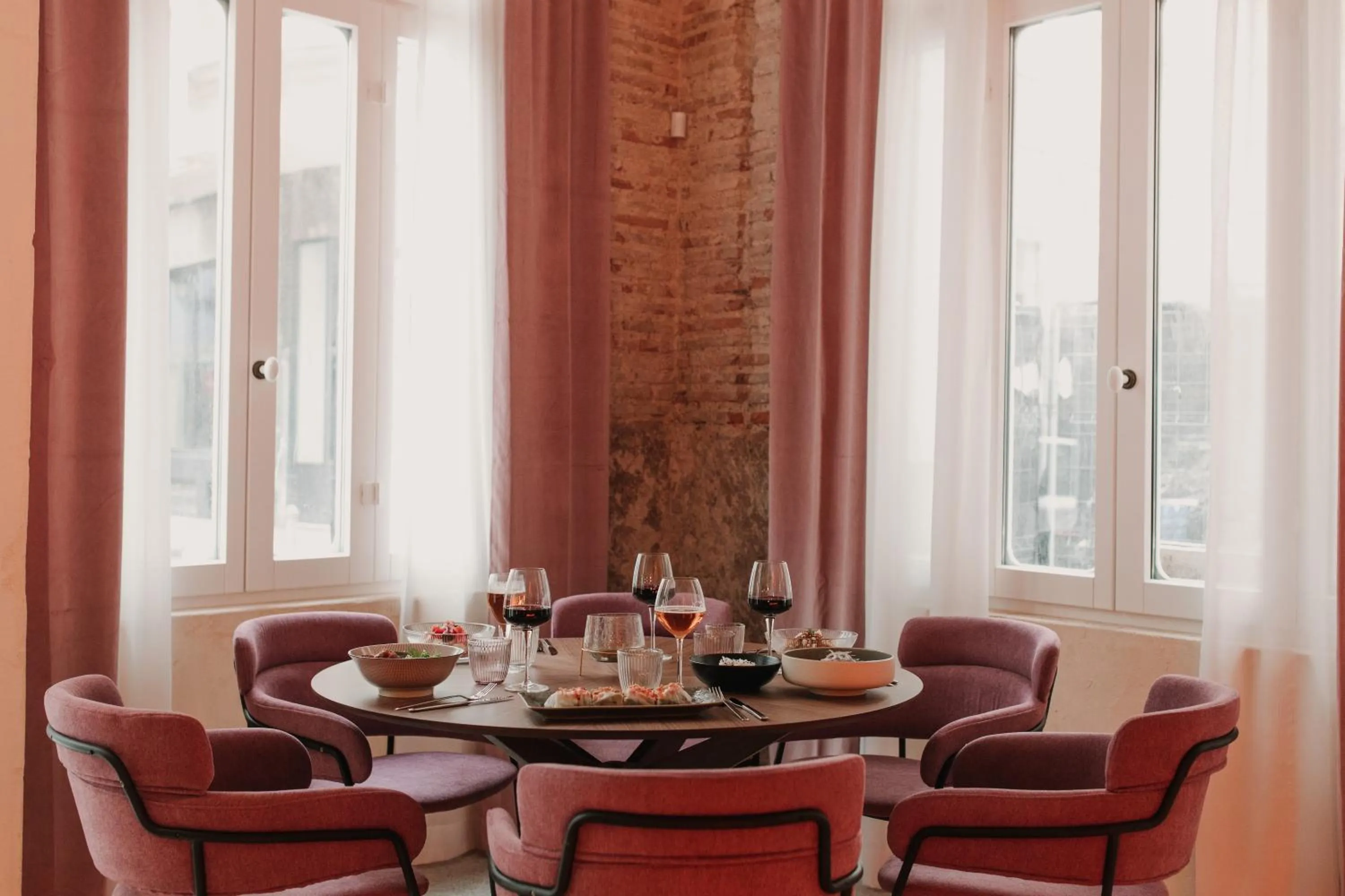 Restaurant/places to eat in Room Mate Helen Berger Boutique