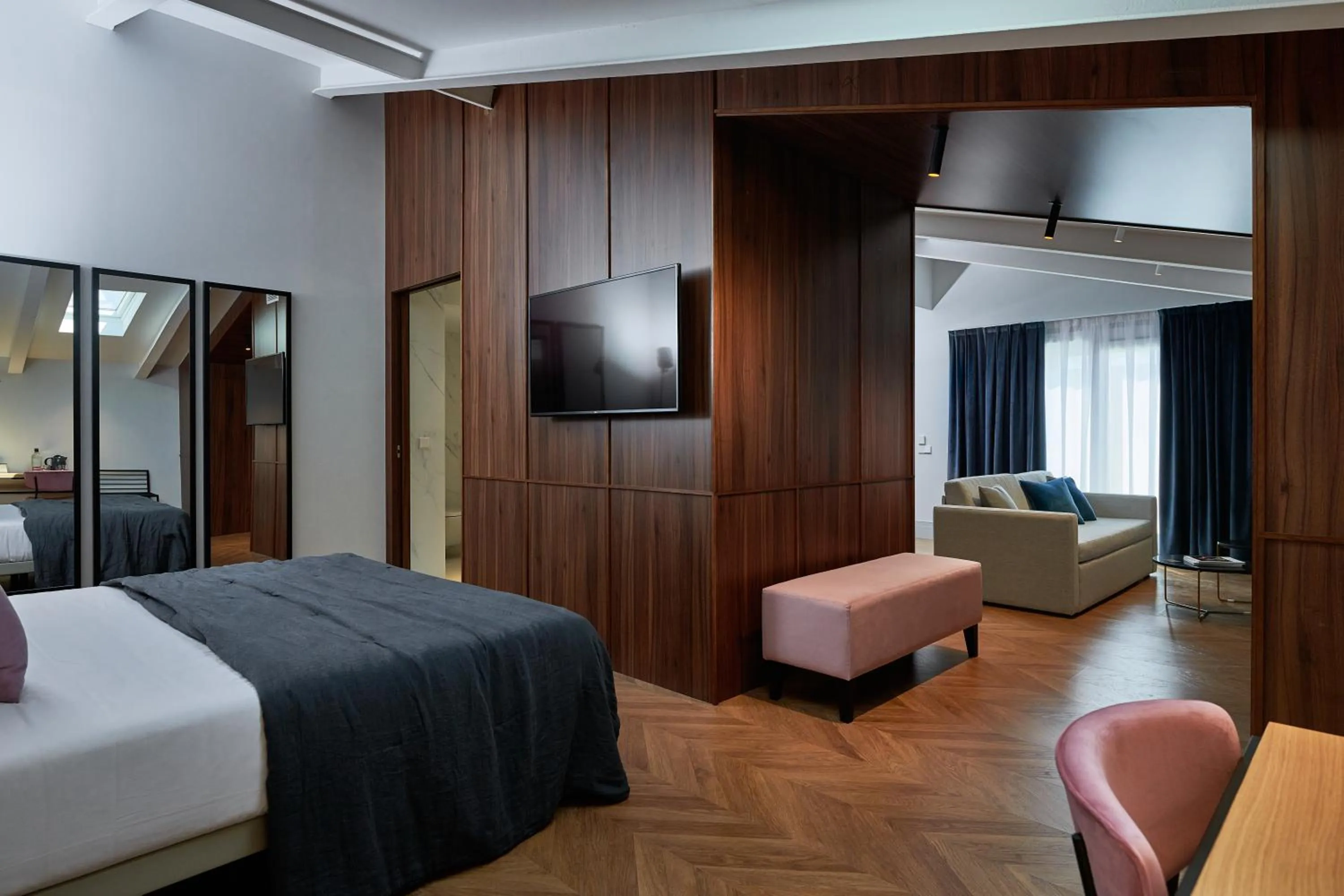 Living room, Bed in Room Mate Helen Berger Boutique